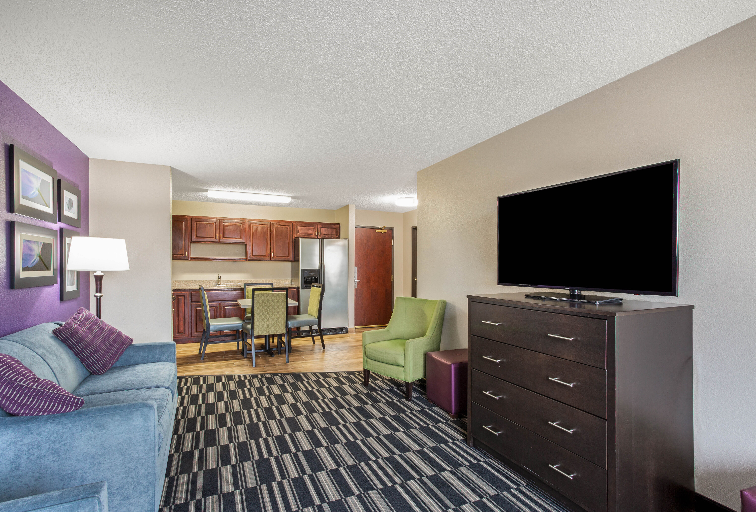 Guest room at the La Quinta Inn & Suites by Wyndham Norwich-Plainfield-Casino in Plainfield, Connecticut