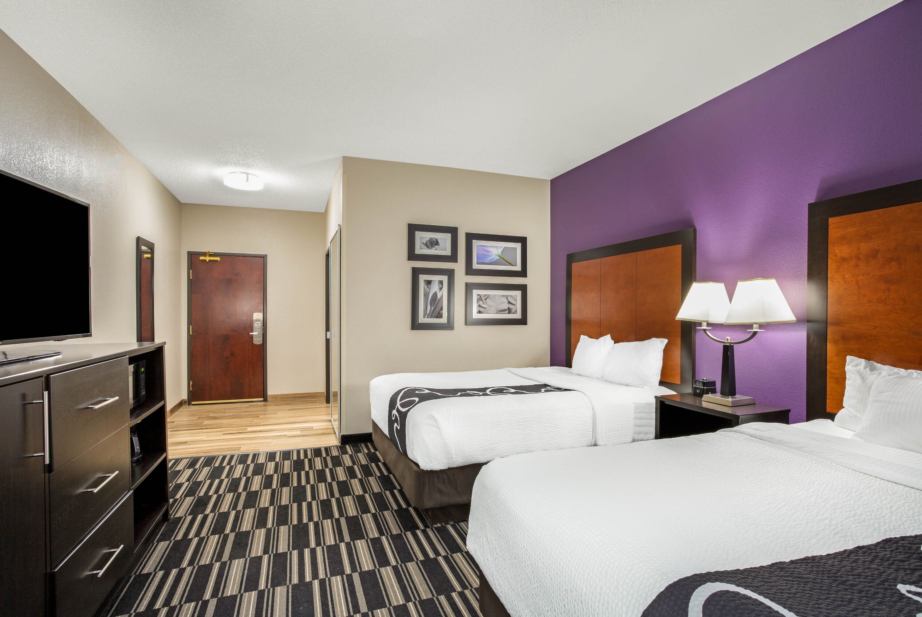 Guest room at the La Quinta Inn & Suites by Wyndham Norwich-Plainfield-Casino in Plainfield, Connecticut