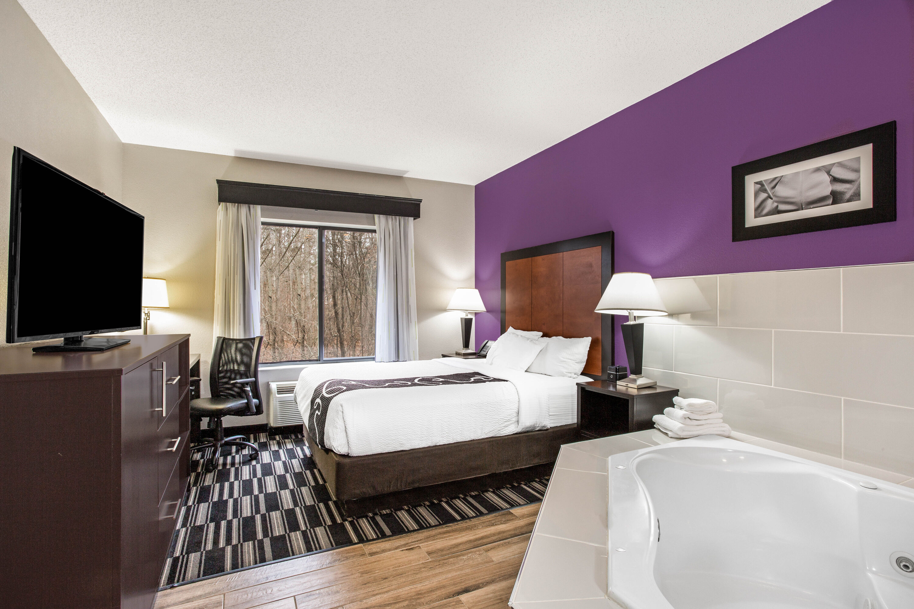 Guest room at the La Quinta Inn & Suites by Wyndham Norwich-Plainfield-Casino in Plainfield, Connecticut