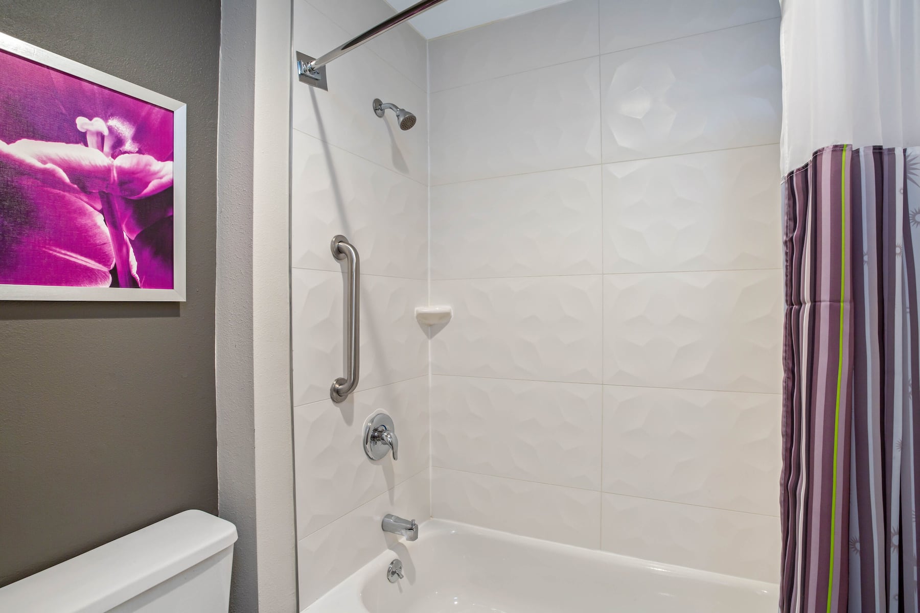 Guest room bath at the La Quinta Inn & Suites by Wyndham Hartford - Bradley Airport in Windsor Locks, Connecticut