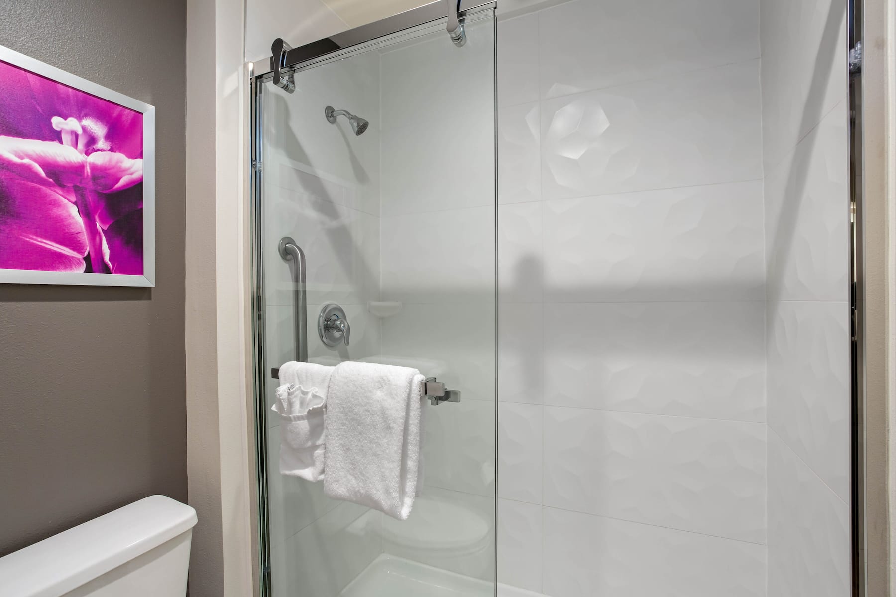 Guest room bath at the La Quinta Inn & Suites by Wyndham Hartford - Bradley Airport in Windsor Locks, Connecticut
