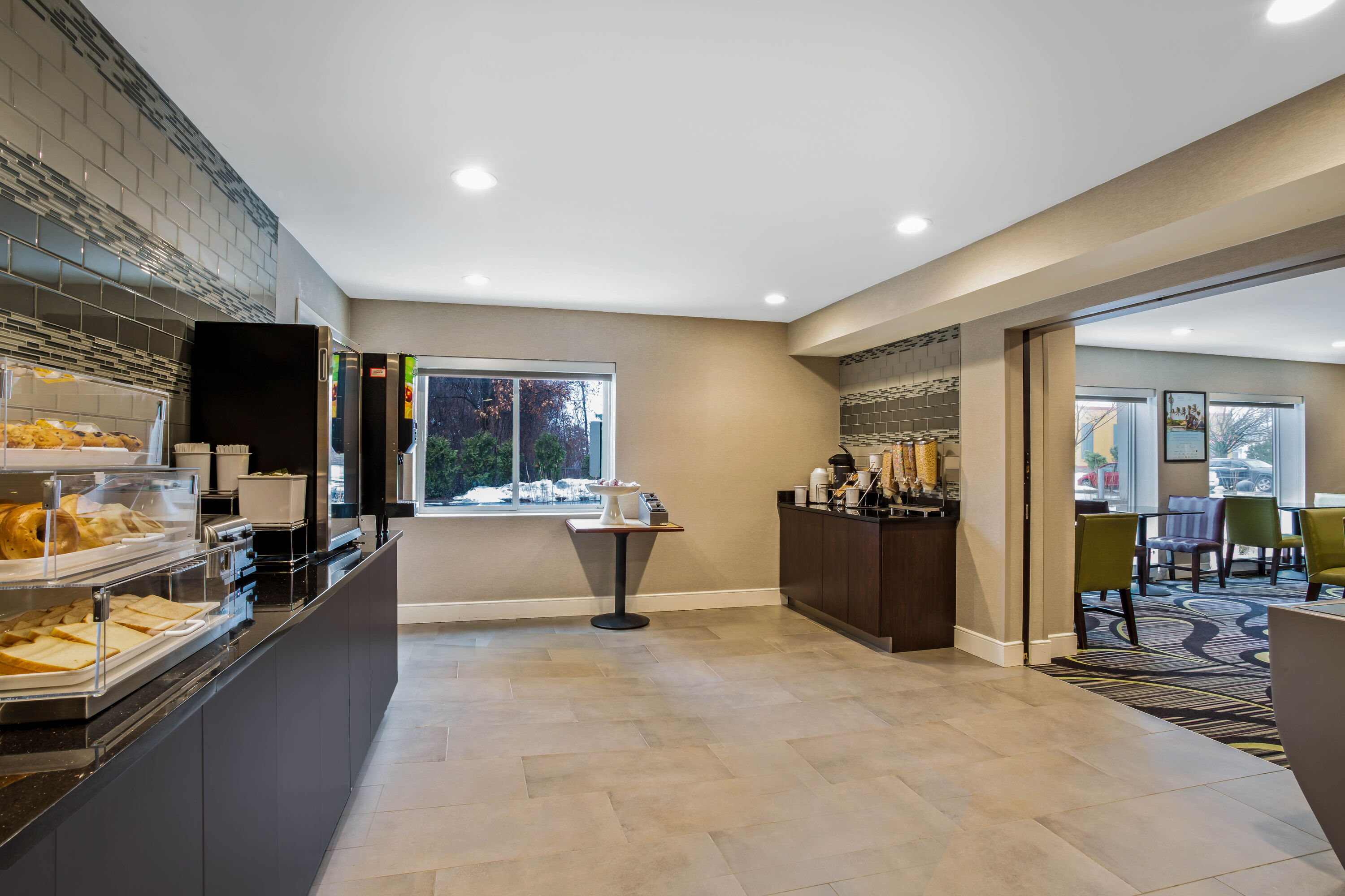 La Quinta Inn Suites by Wyndham Hartford - Bradley 