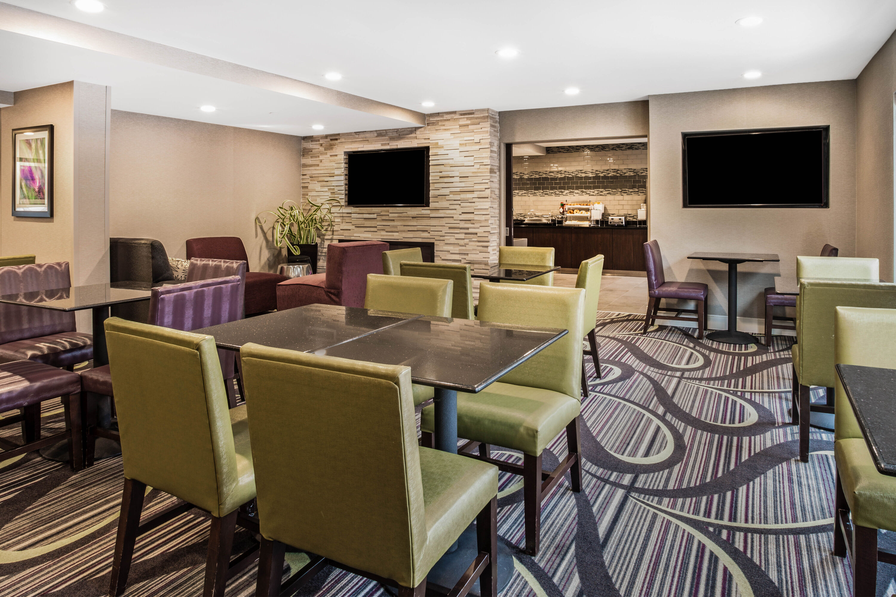La Quinta Inn Suites by Wyndham Hartford - Bradley 