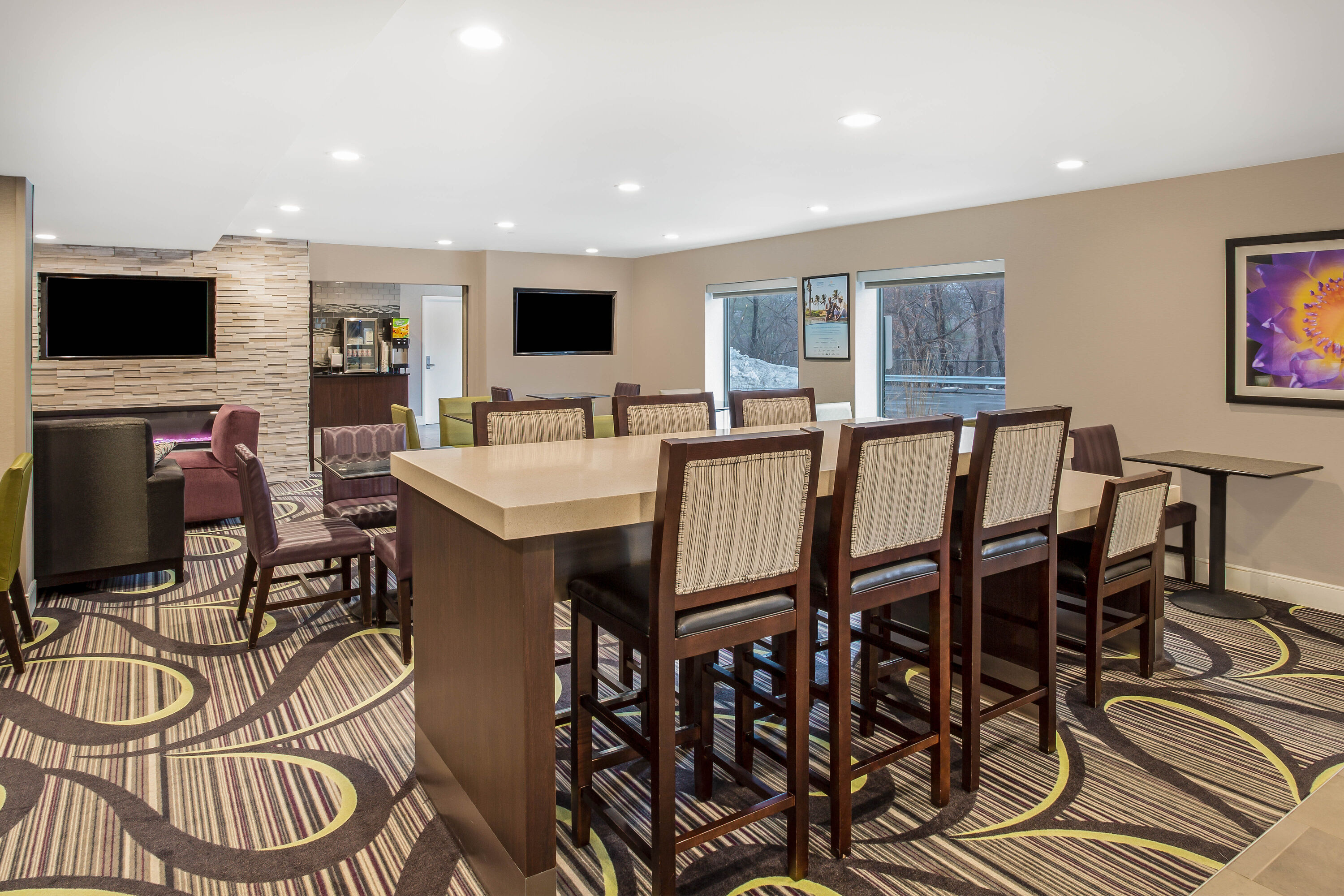 La Quinta Inn Suites by Wyndham Hartford - Bradley 
