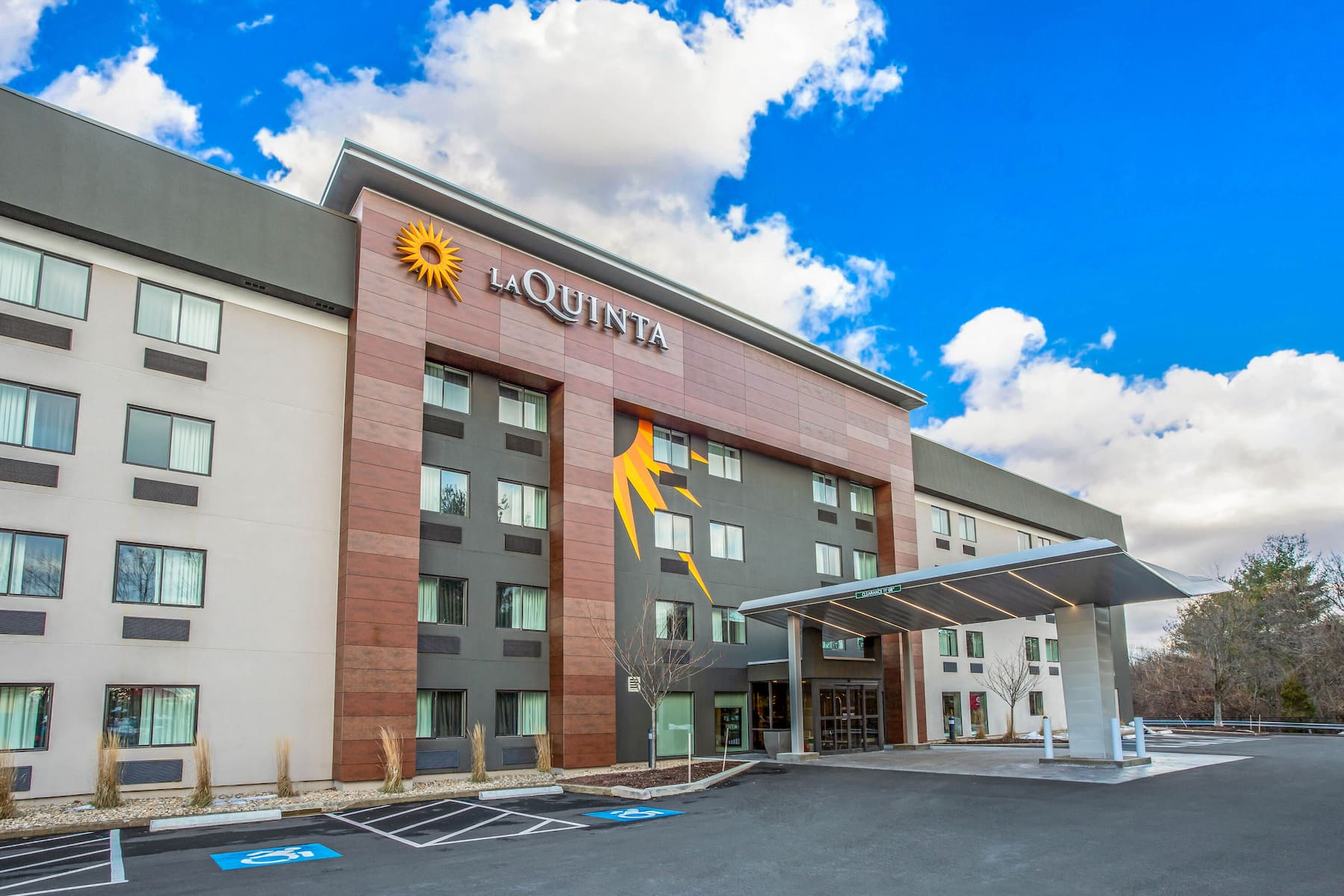 Exterior Day Image of La Quinta Inn & Suites by Wyndham Hartford - Bradley Airport hotel in Windsor Locks, Connecticut