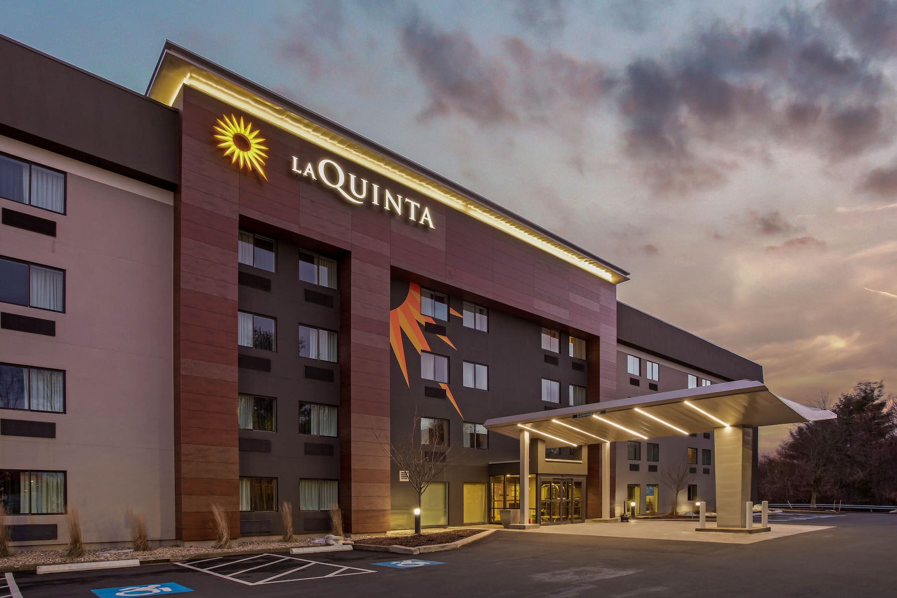 Exterior Dusk Image of La Quinta Inn & Suites by Wyndham Hartford - Bradley Airport hotel in Windsor Locks, Connecticut