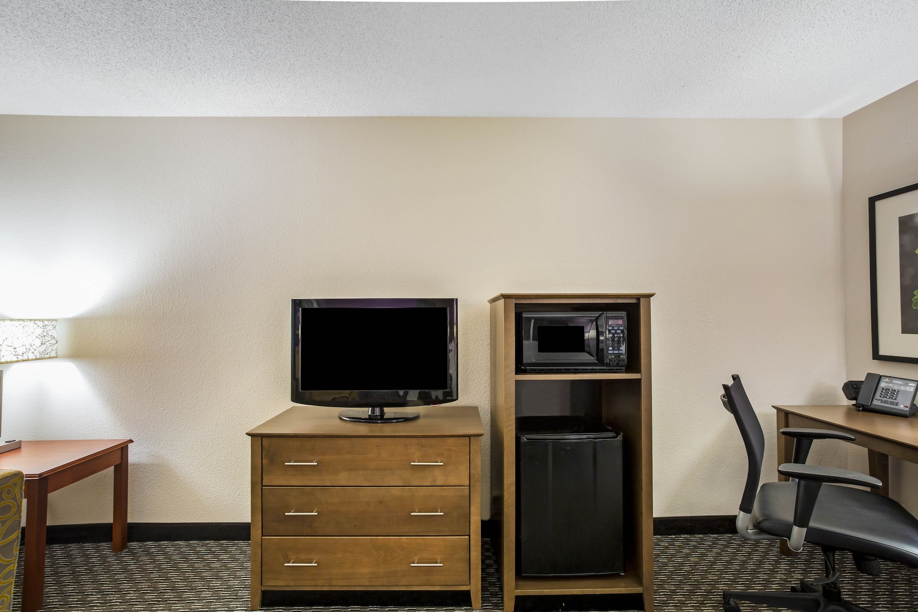 Guest room feature at the La Quinta Inn & Suites by Wyndham Hartford - Bradley Airport in Windsor Locks, Connecticut