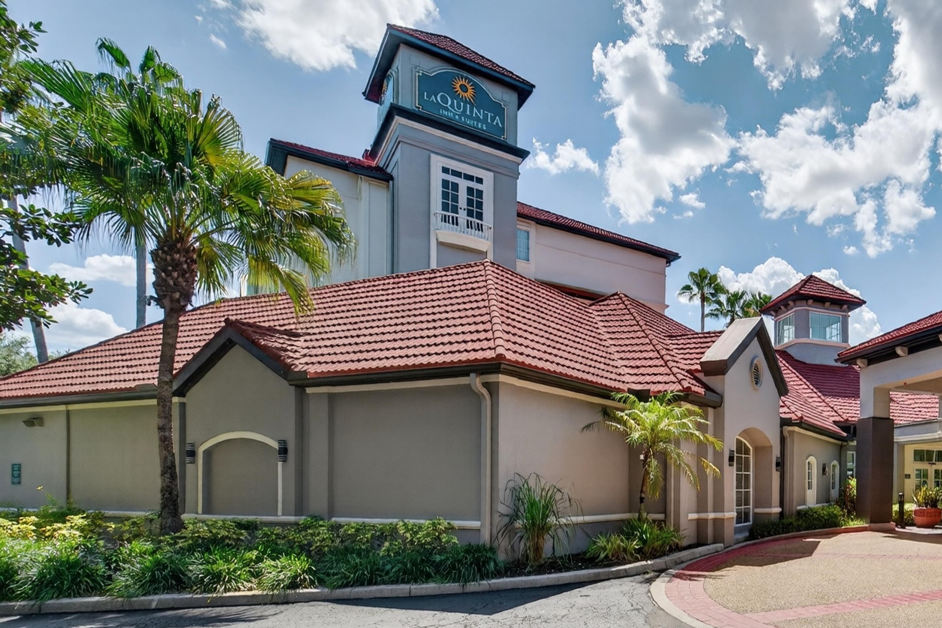 Exterior of La Quinta Inn & Suites by Wyndham Tampa Brandon Regency Park hotel in Brandon, Florida