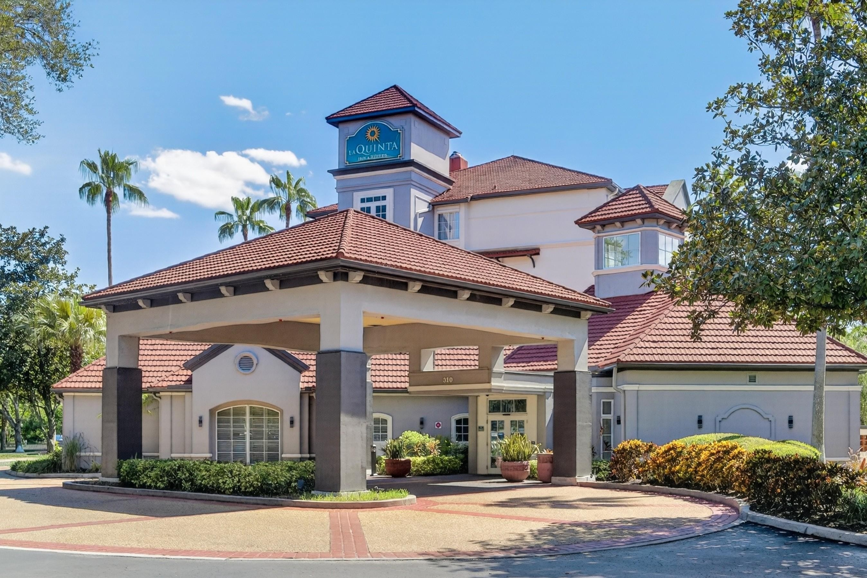 Exterior of La Quinta Inn & Suites by Wyndham Tampa Brandon Regency Park hotel in Brandon, Florida
