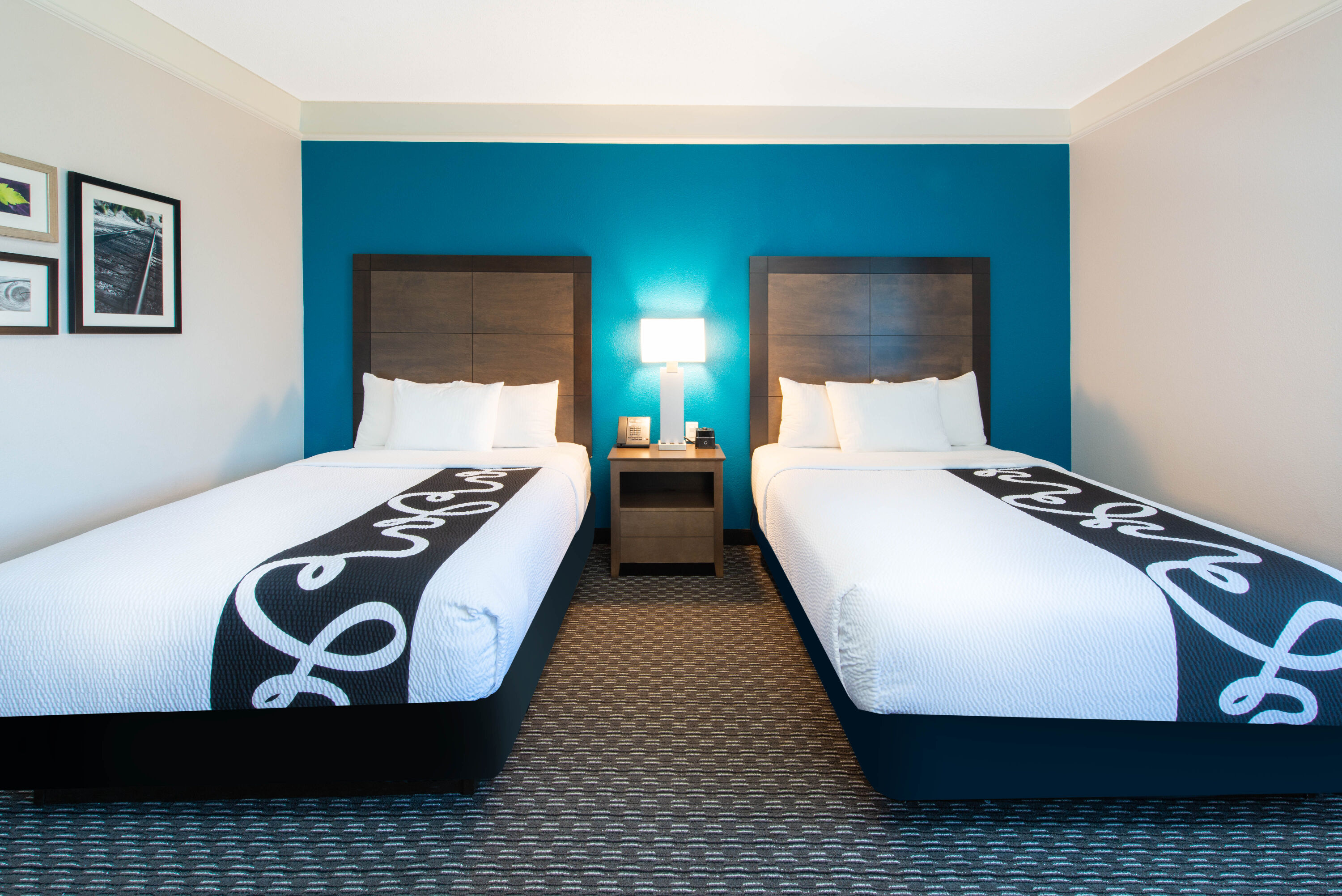 Guest room at the La Quinta Inn & Suites by Wyndham Tampa Brandon Regency Park in Brandon, Florida