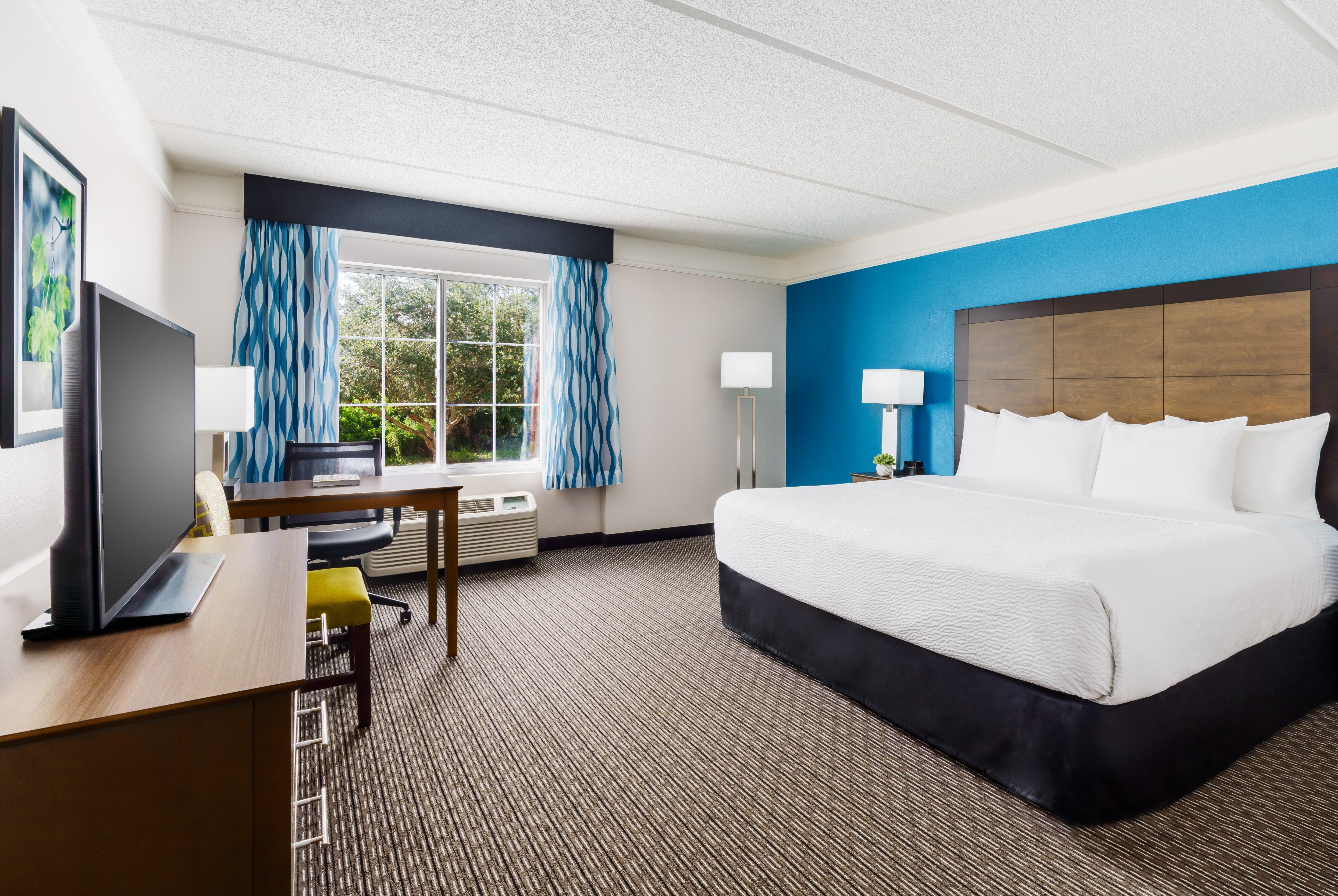 Guest room at the La Quinta Inn & Suites by Wyndham Tampa Brandon Regency Park in Brandon, Florida