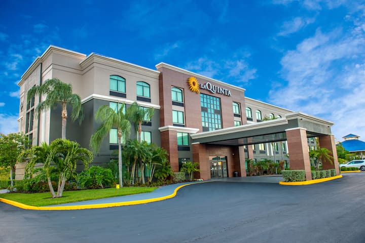 La Quinta Inn & Suites by Wyndham Clearwater South | Hoteles en Clearwater,  FL, 33760
