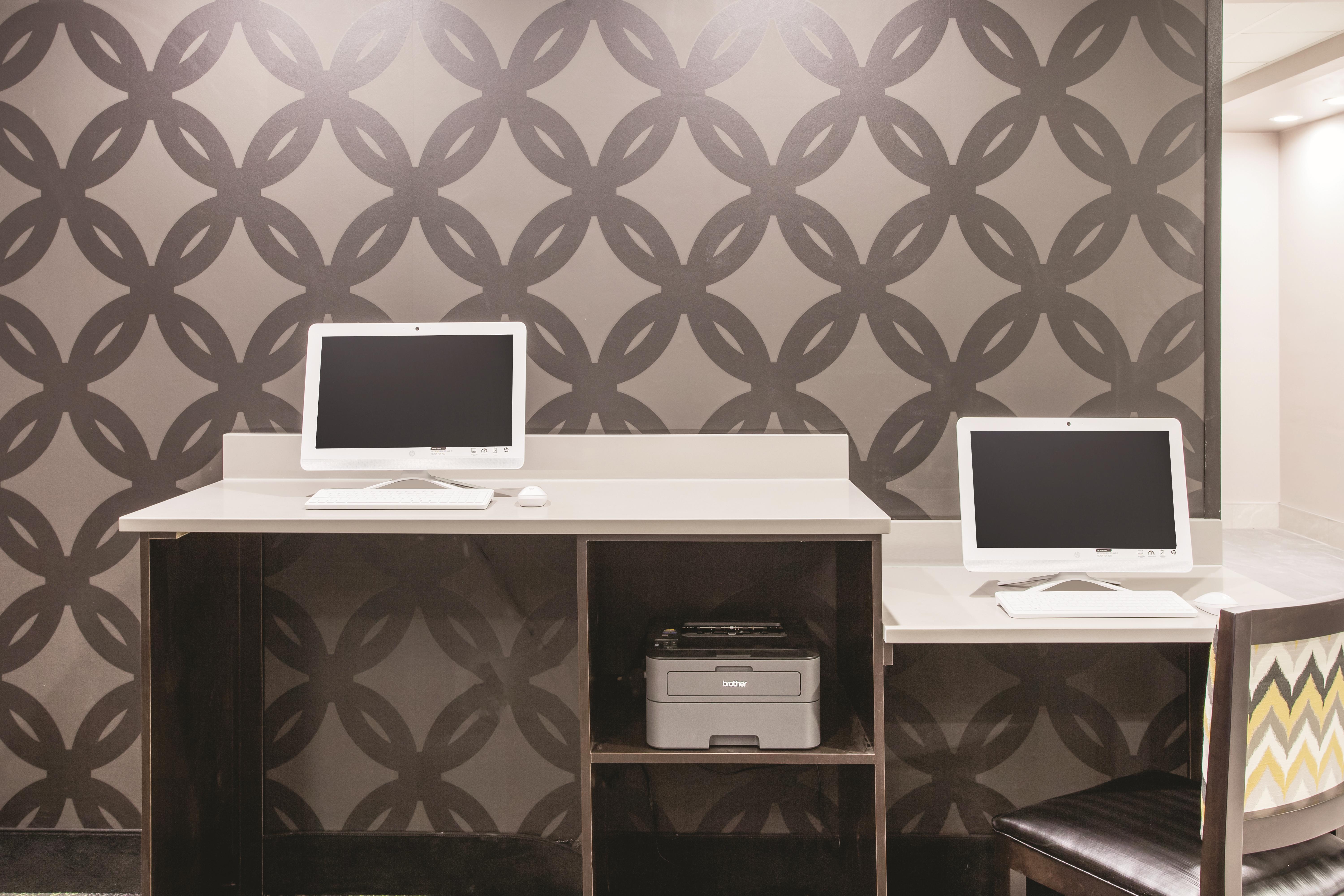 La Quinta Inn & Suites by Wyndham Clearwater South business center in Clearwater, Florida