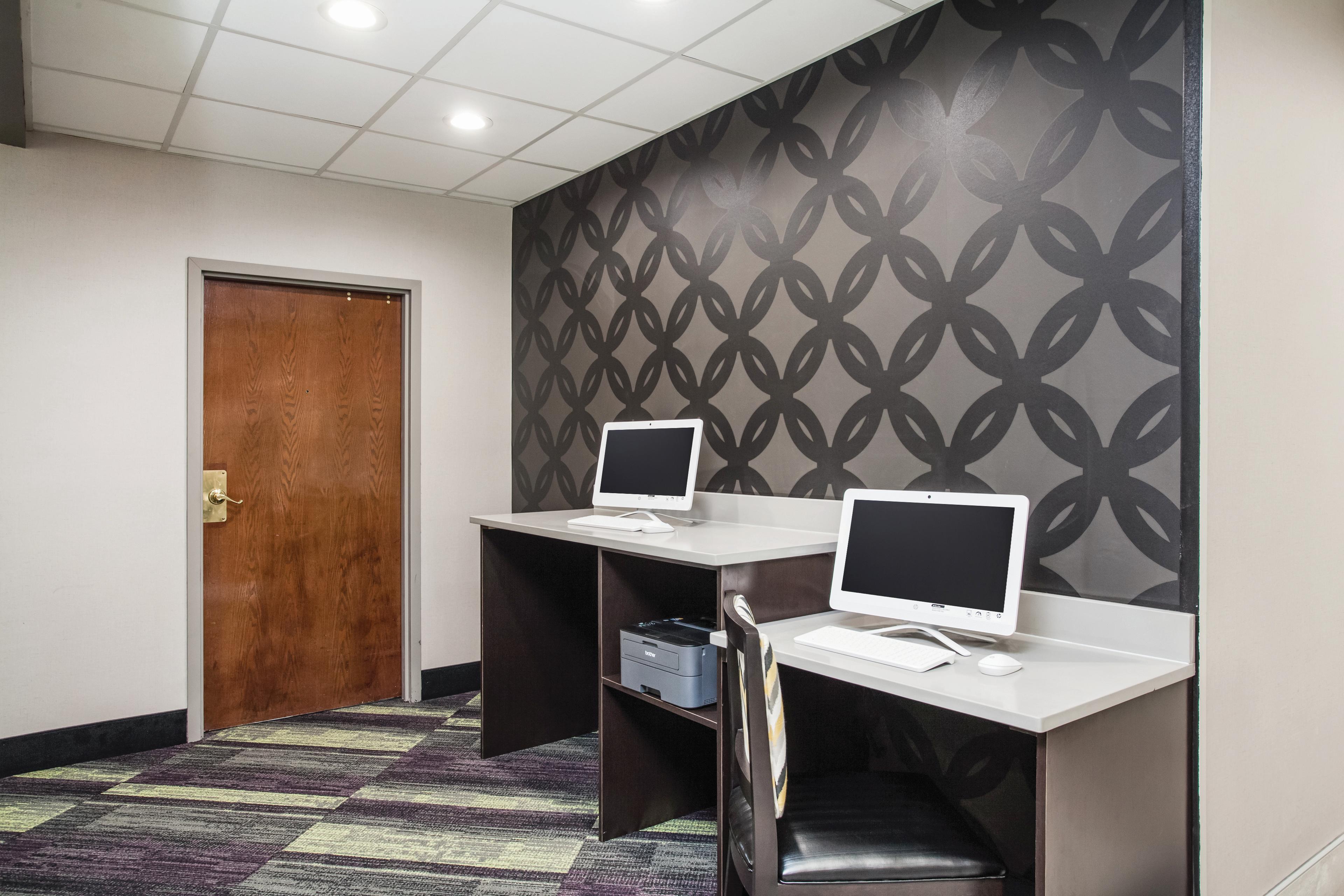 La Quinta Inn Amp Suites By Wyndham Clearwater South