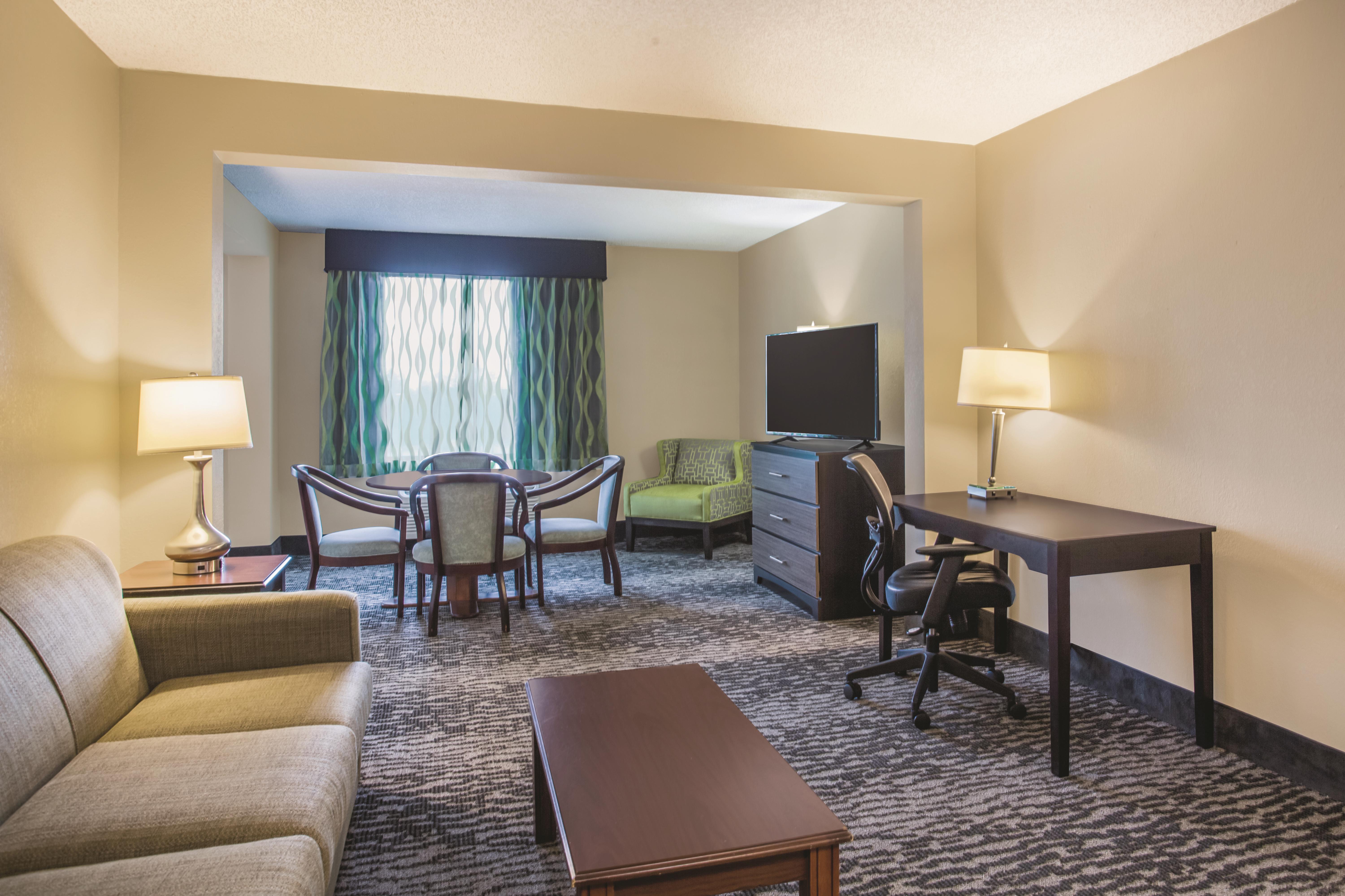 La Quinta Inn Amp Suites By Wyndham Clearwater South