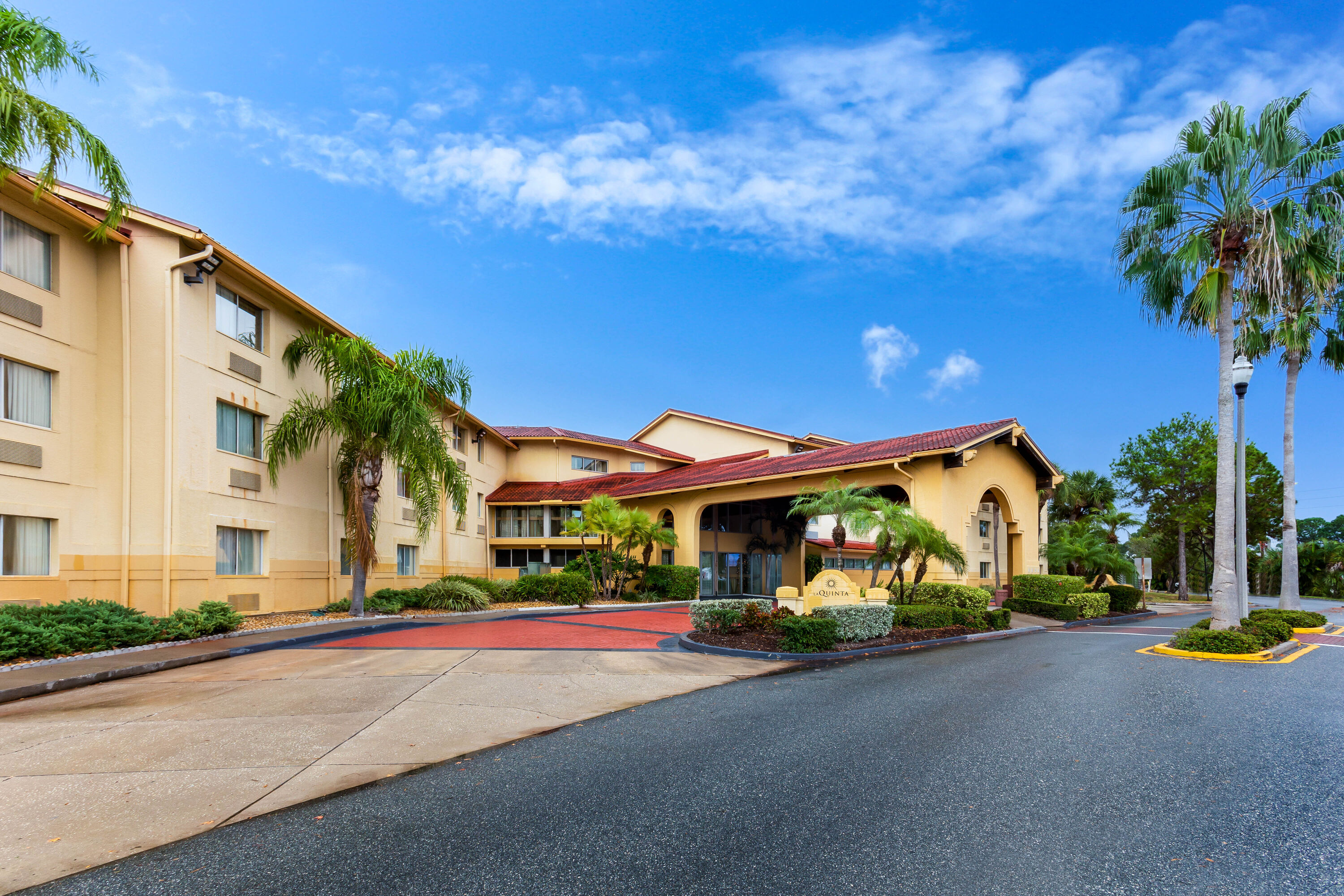 Exterior Day Image of La Quinta Inn & Suites by Wyndham St. Pete-Clearwater Airpt hotel in Clearwater, Florida