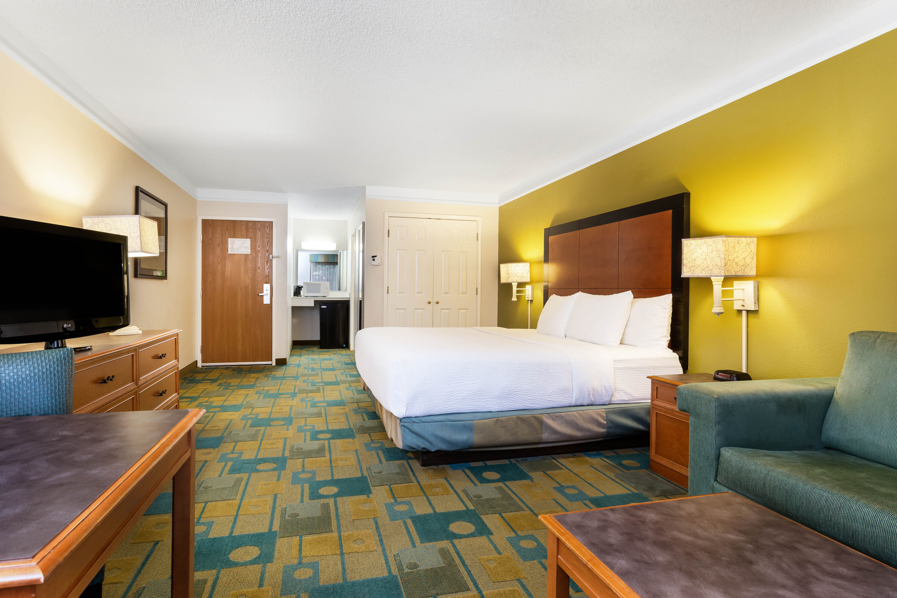 Guest room at the La Quinta Inn & Suites by Wyndham St. Pete-Clearwater Airpt in Clearwater, Florida