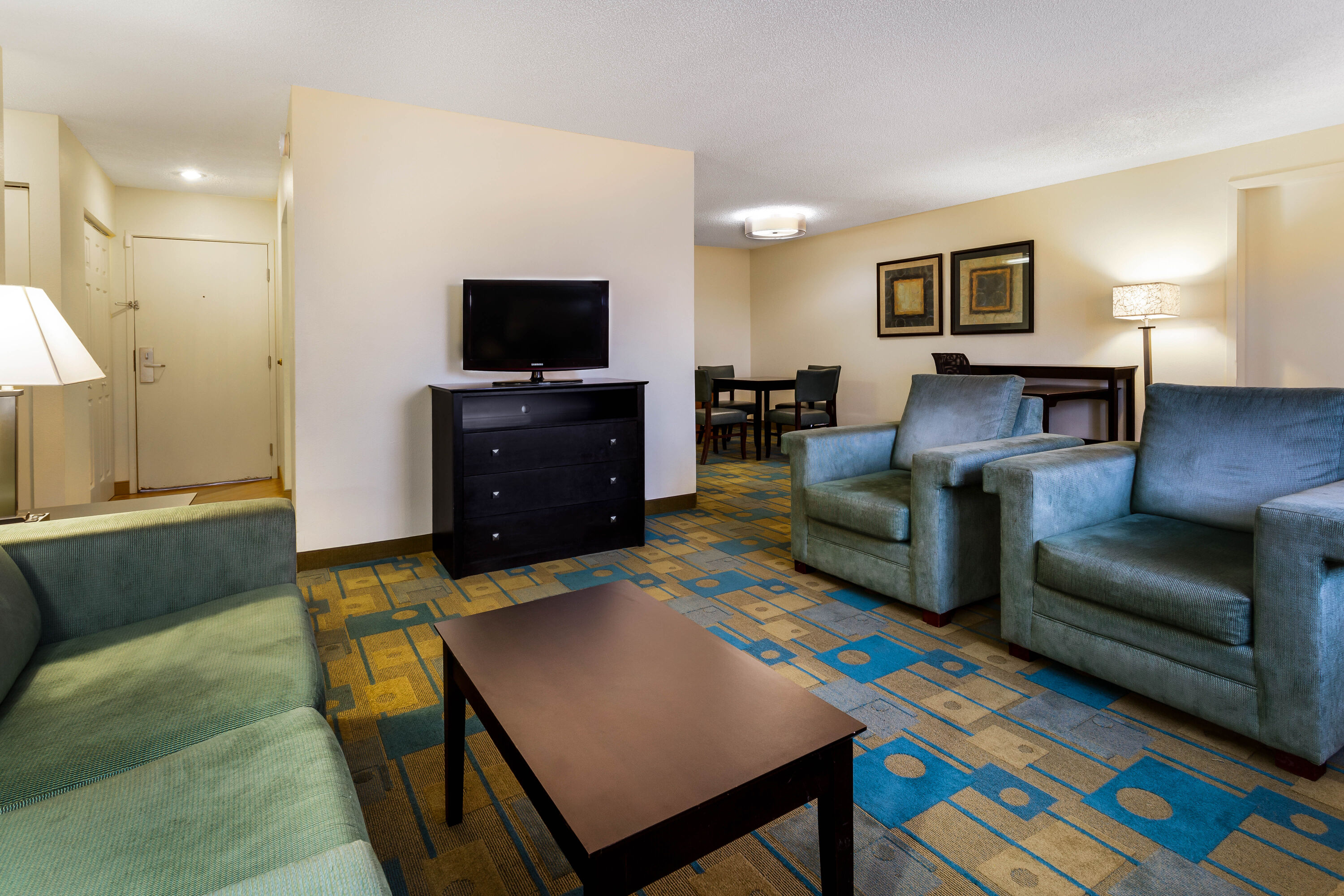 La Quinta Inn & Suites by Wyndham St. Pete-Clearwater Airpt suite in Clearwater, Florida