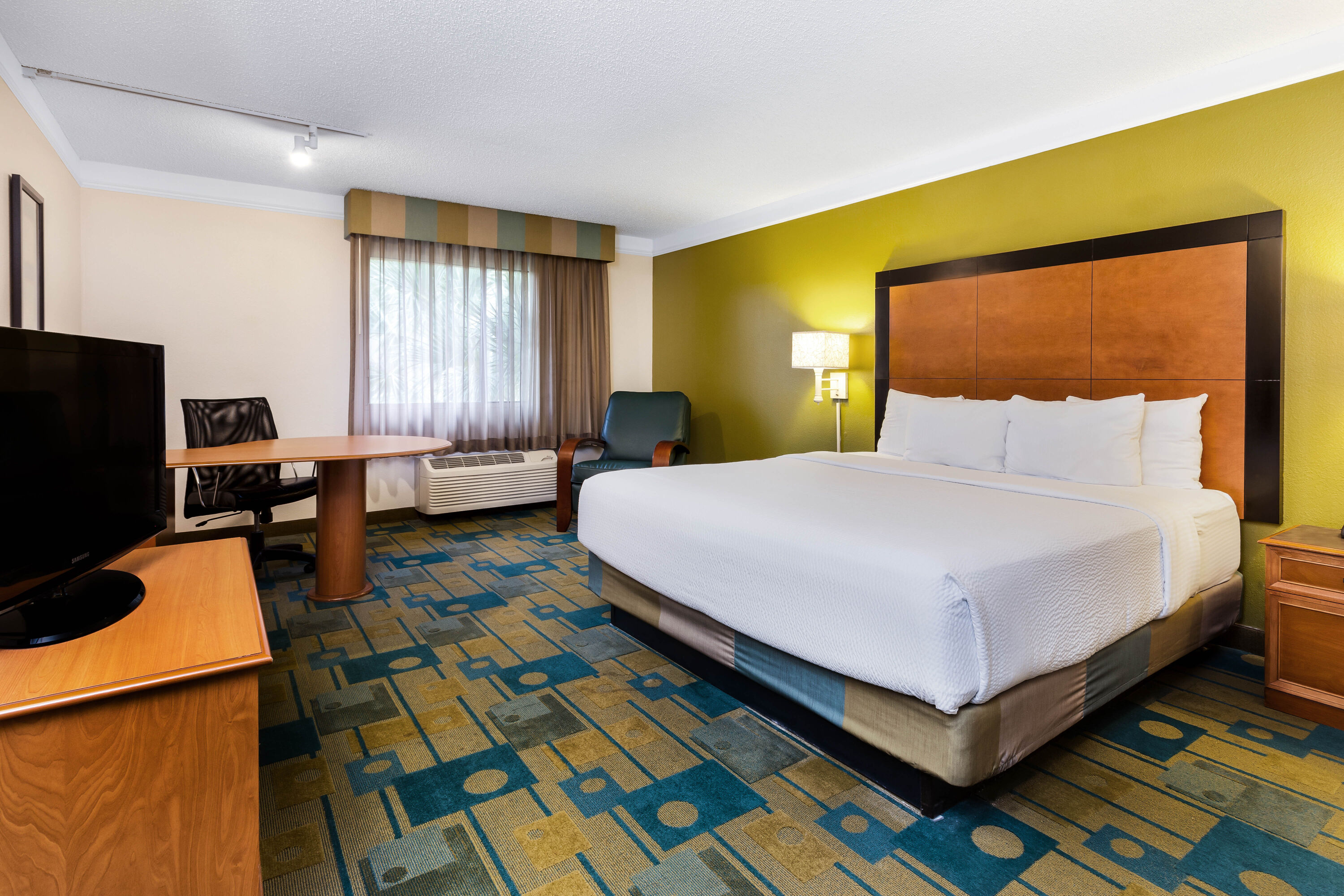 La Quinta Inn & Suites by Wyndham St. Pete-Clearwater Airpt suite in Clearwater, Florida