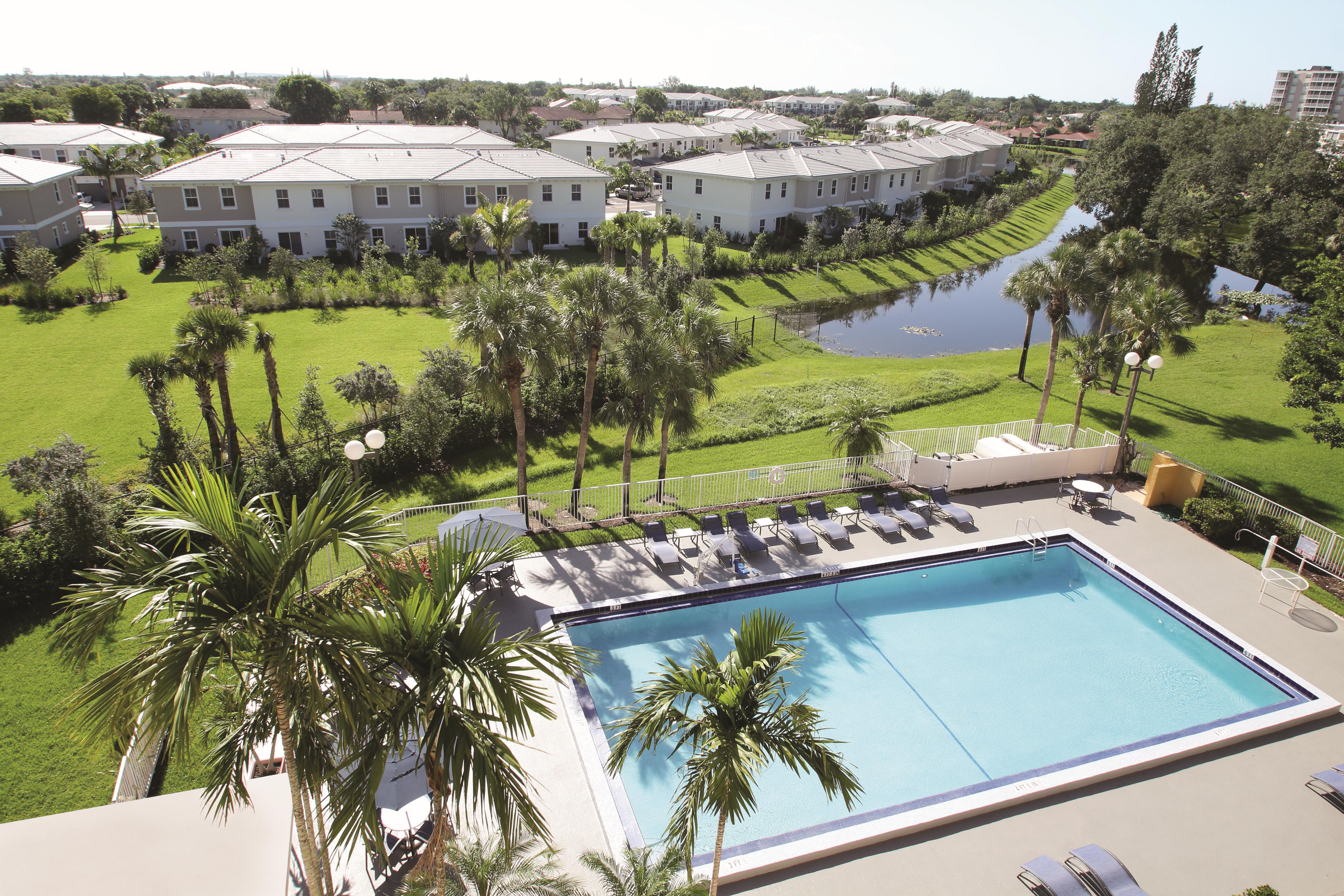 La Quinta Inn Suites By Wyndham Coral Springs Univ Dr Coral Springs Fl Hotels