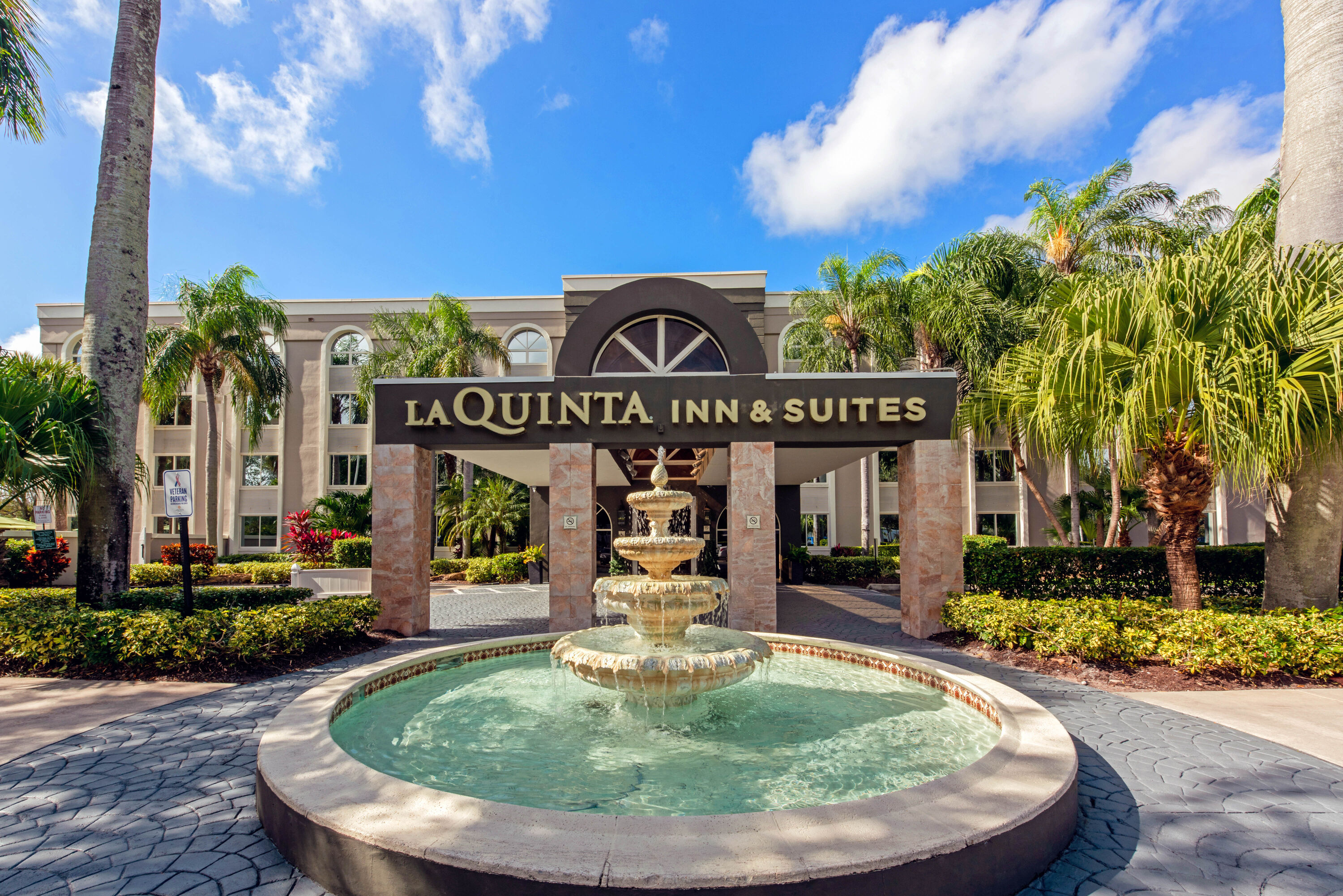 La Quinta Inn & Suites by Wyndham Coral Springs South Coral Springs