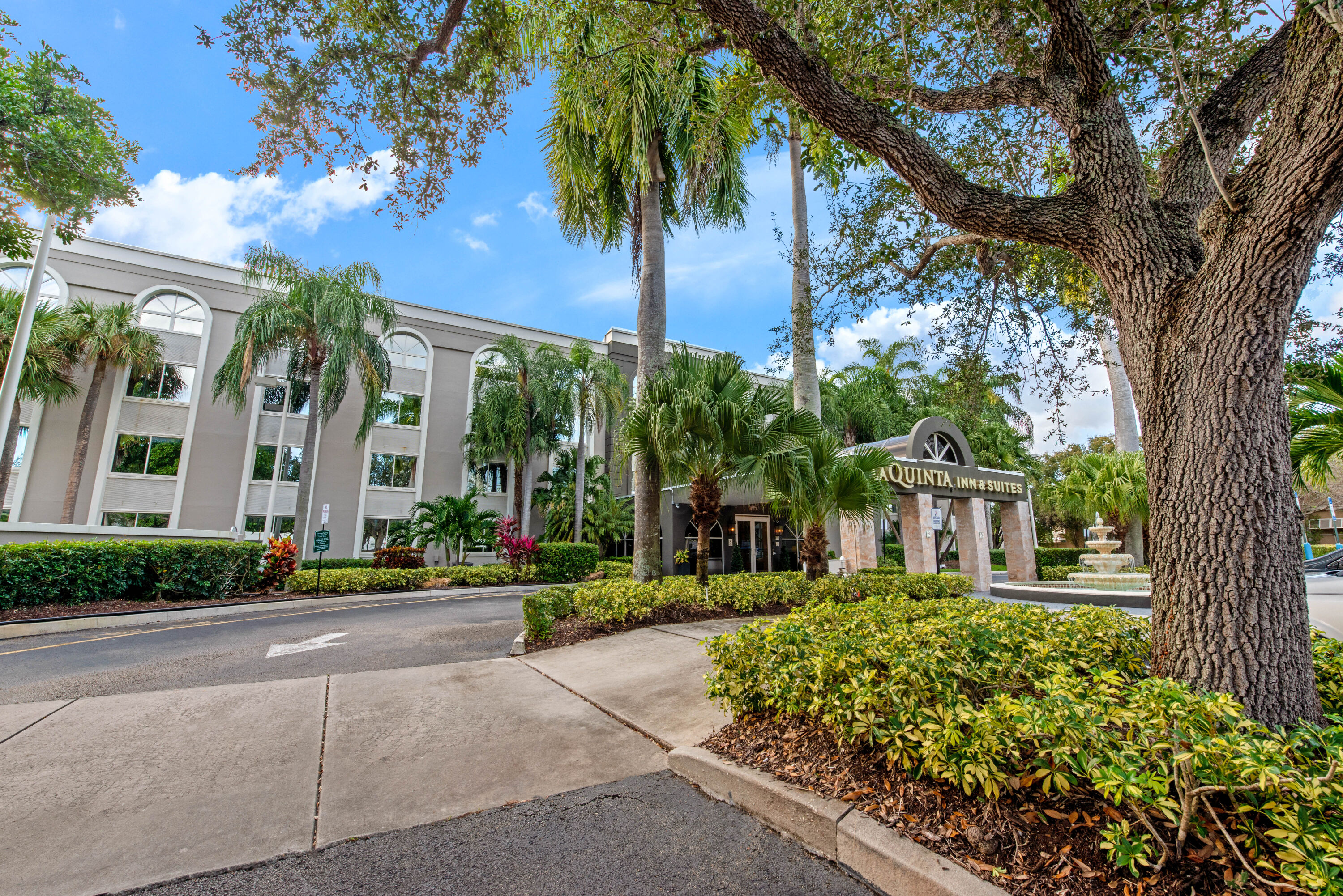 La Quinta Inn & Suites by Wyndham Coral Springs South Coral Springs
