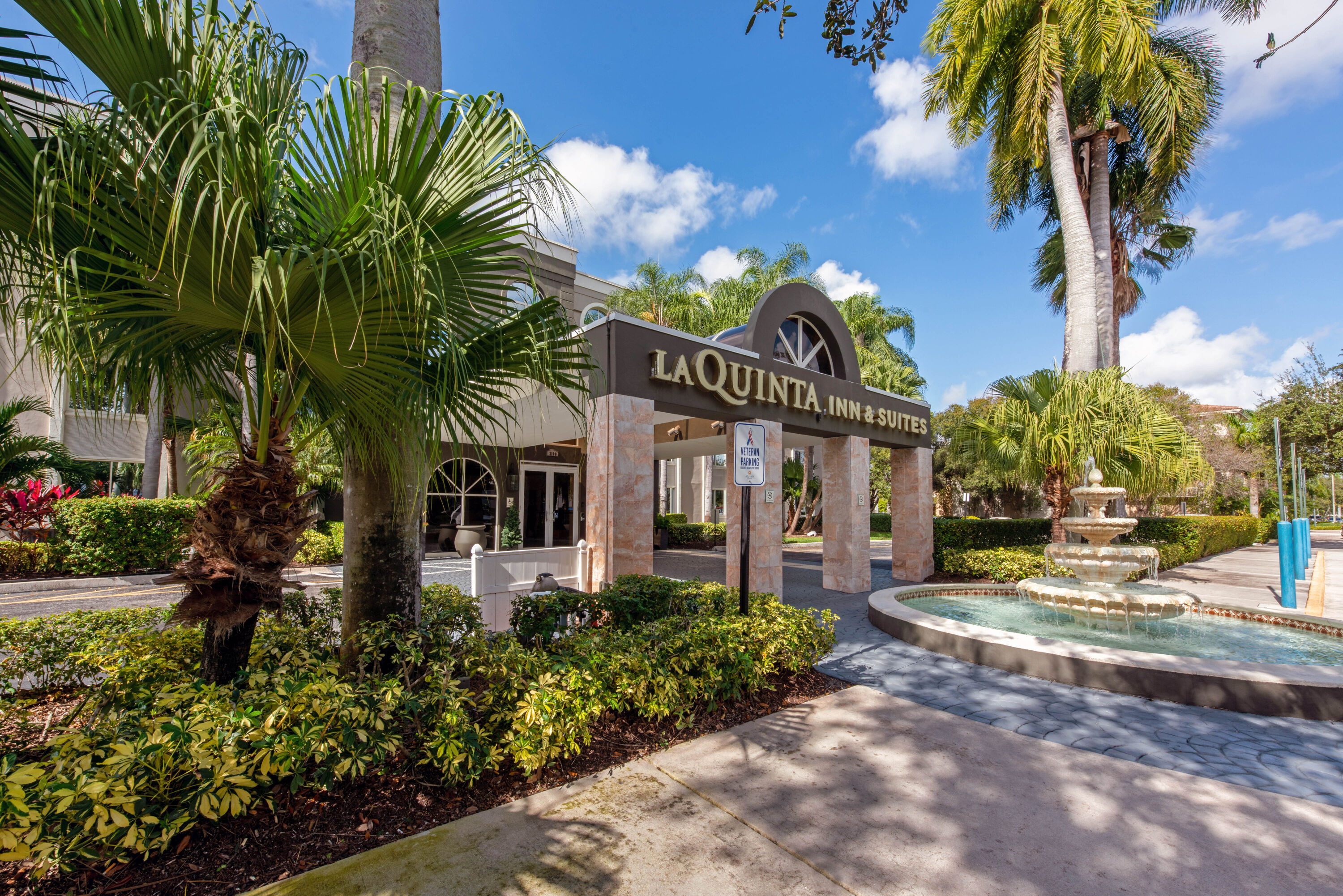 La Quinta Inn & Suites by Wyndham Coral Springs South Coral Springs