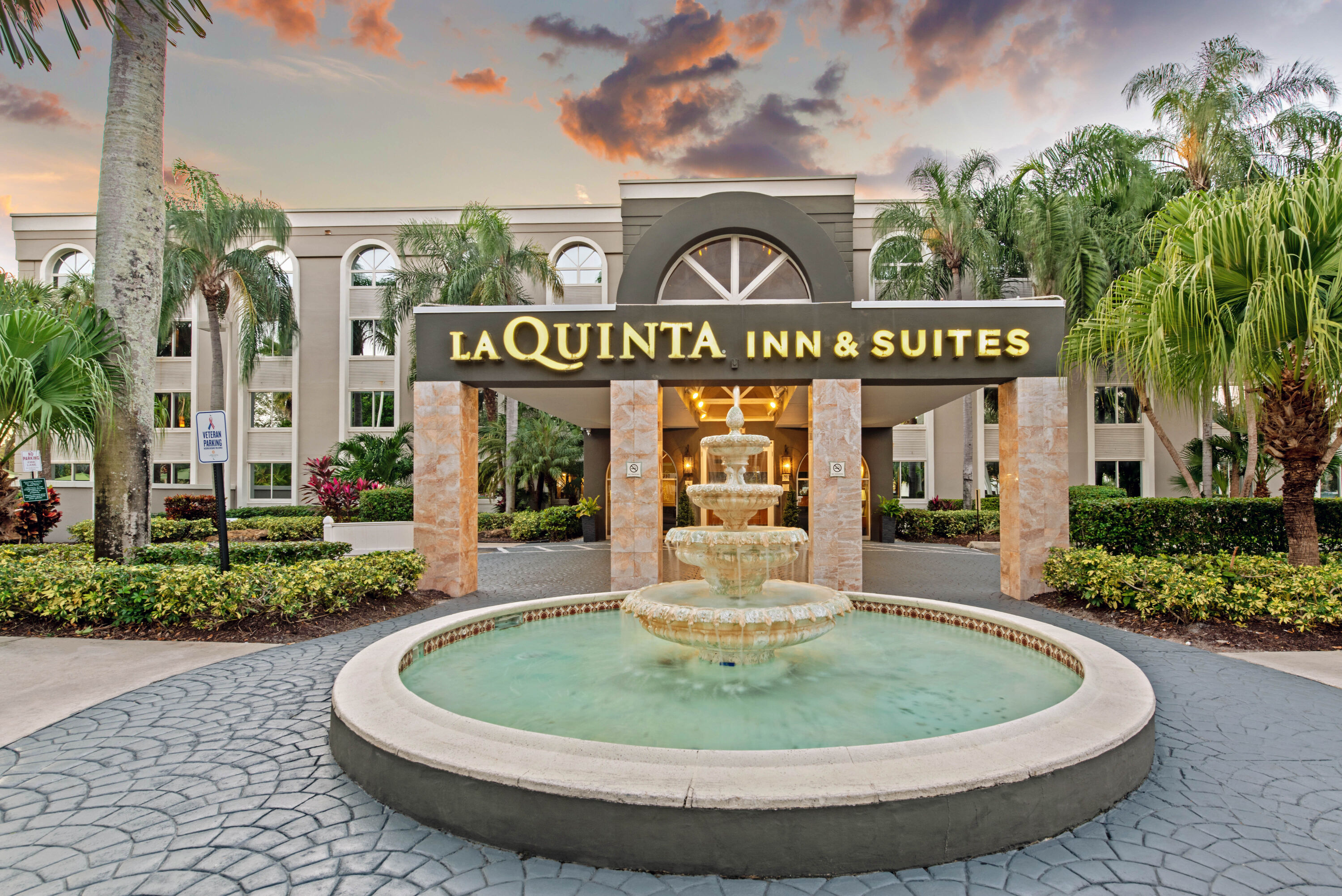 La Quinta Inn & Suites by Wyndham Coral Springs South Coral Springs
