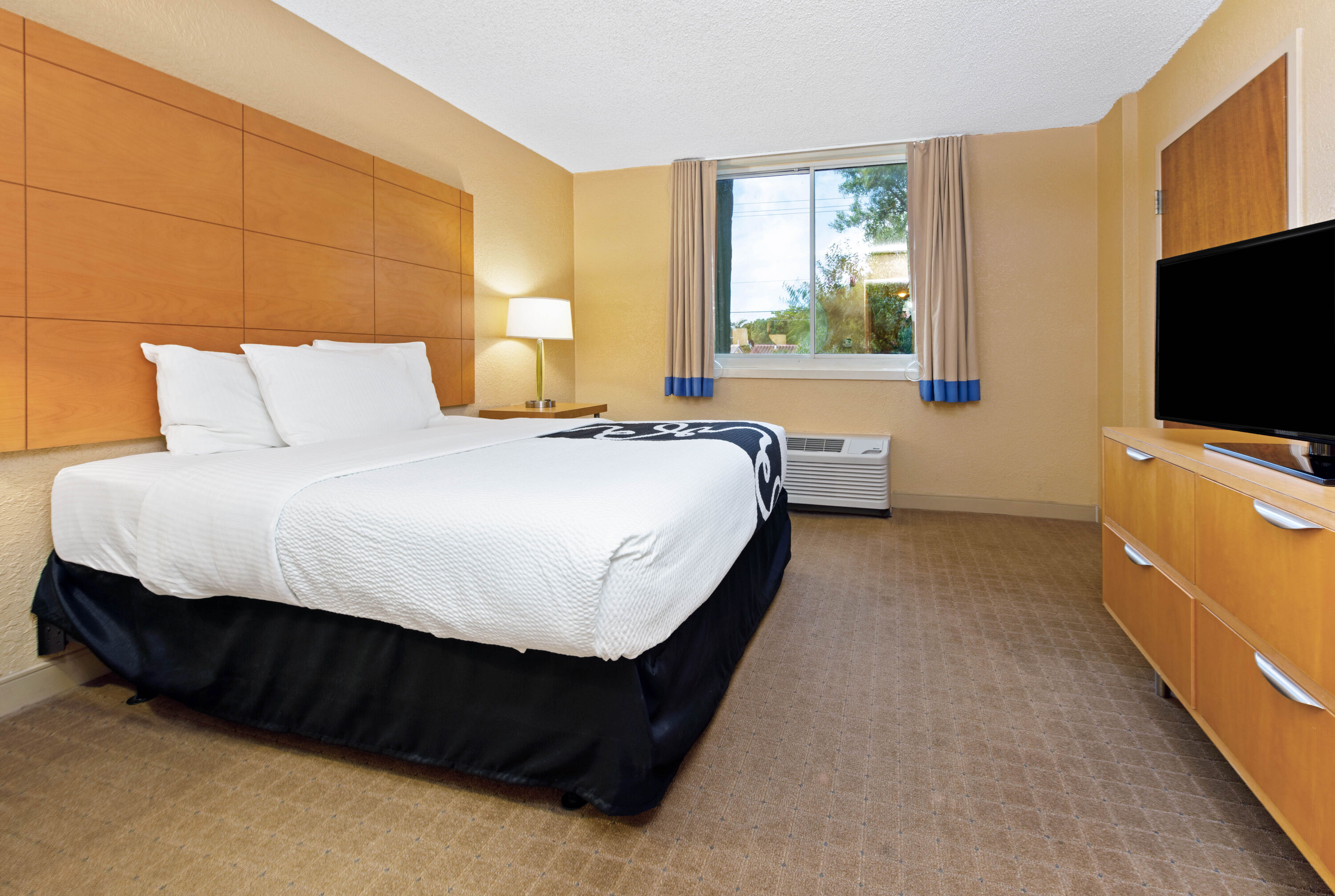 Guest room at the La Quinta Inn & Suites by Wyndham Coral Springs South in Coral Springs, Florida