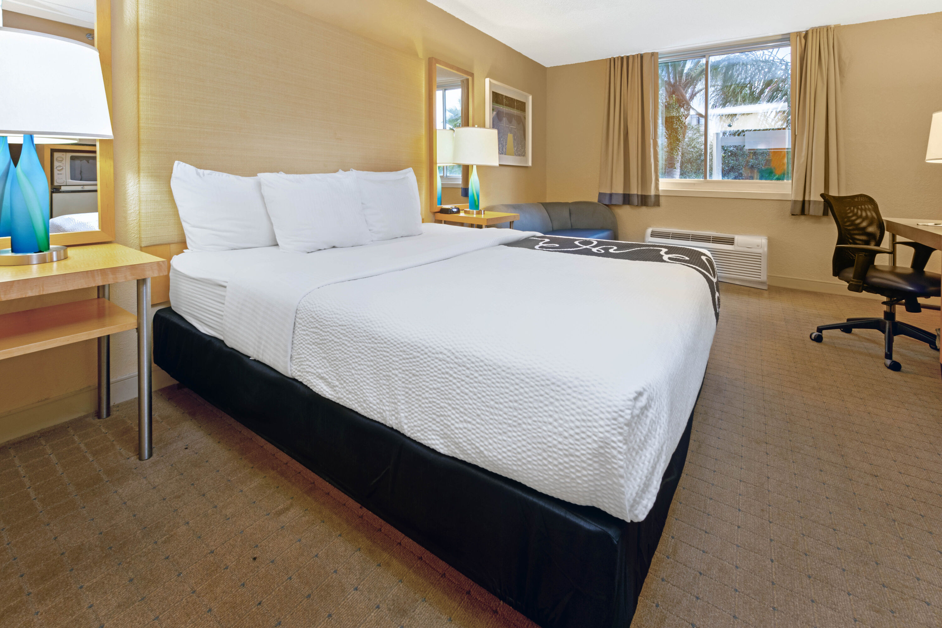 La Quinta Inn & Suites by Wyndham Coral Springs South suite in Coral Springs, Florida
