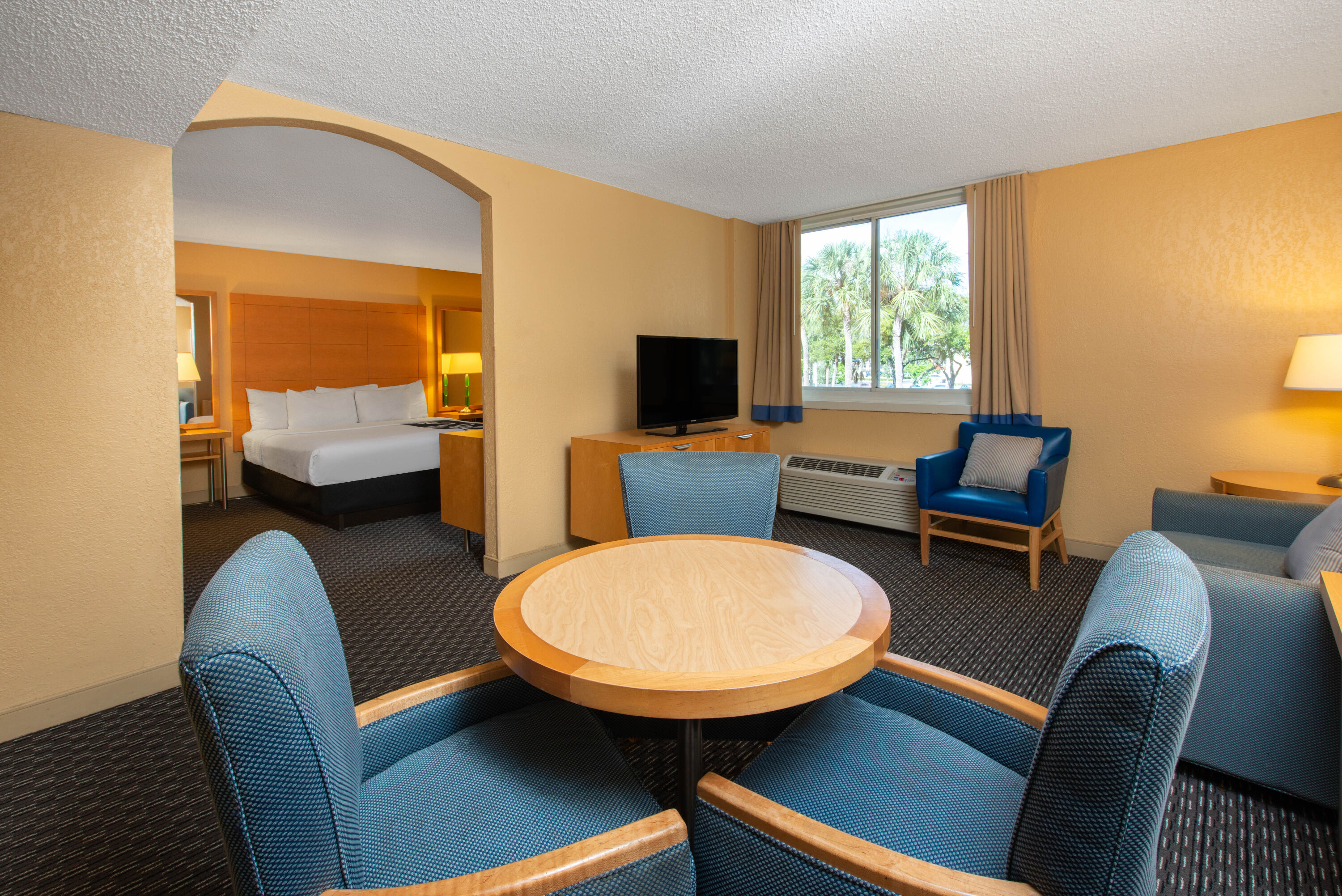 La Quinta Inn & Suites by Wyndham Deerfield Beach I-95 suite in Deerfield Beach, Florida