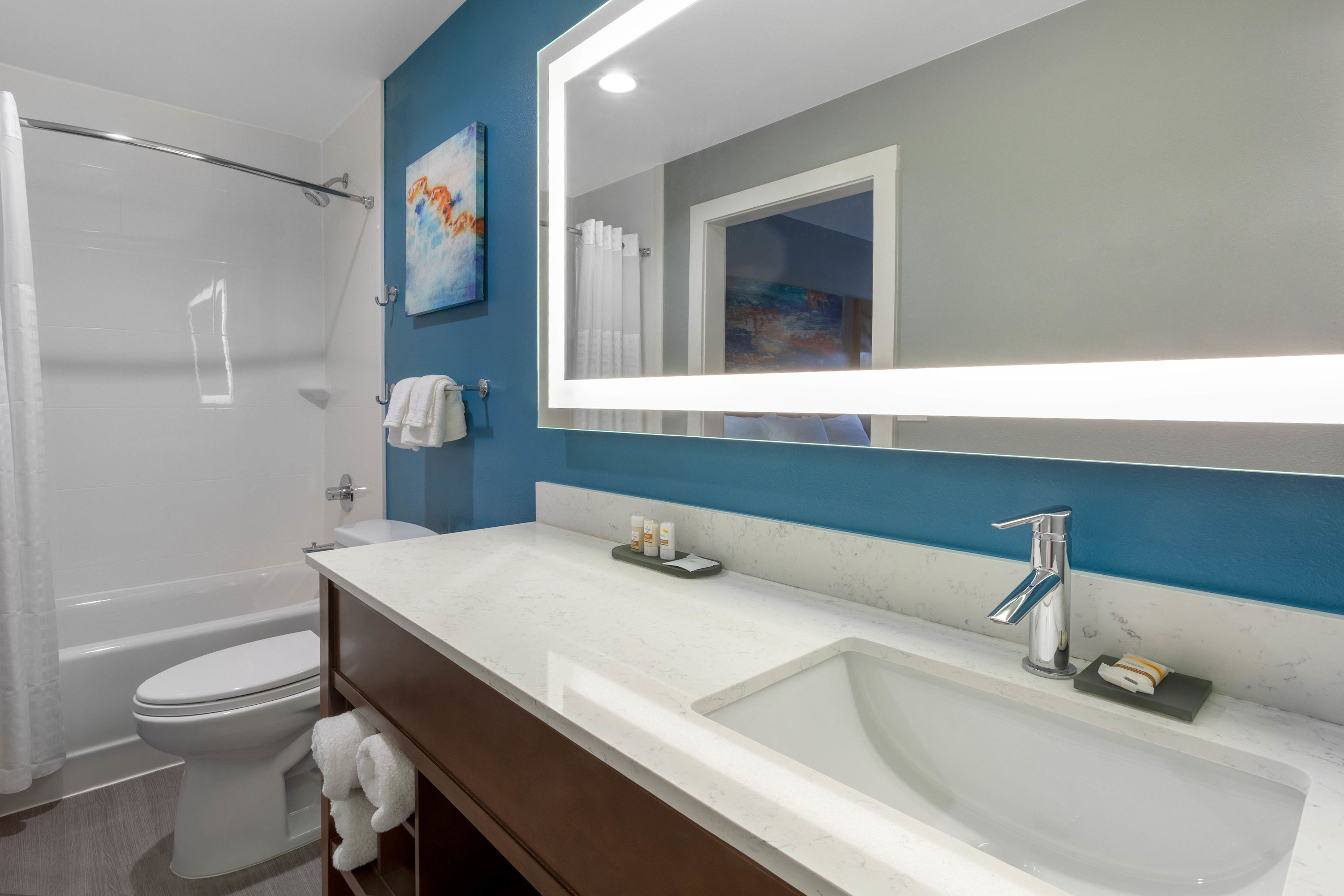 Guest room bath at the La Quinta Inn & Suites by Wyndham Ft. Myers-Sanibel Gateway in Fort Myers, Florida