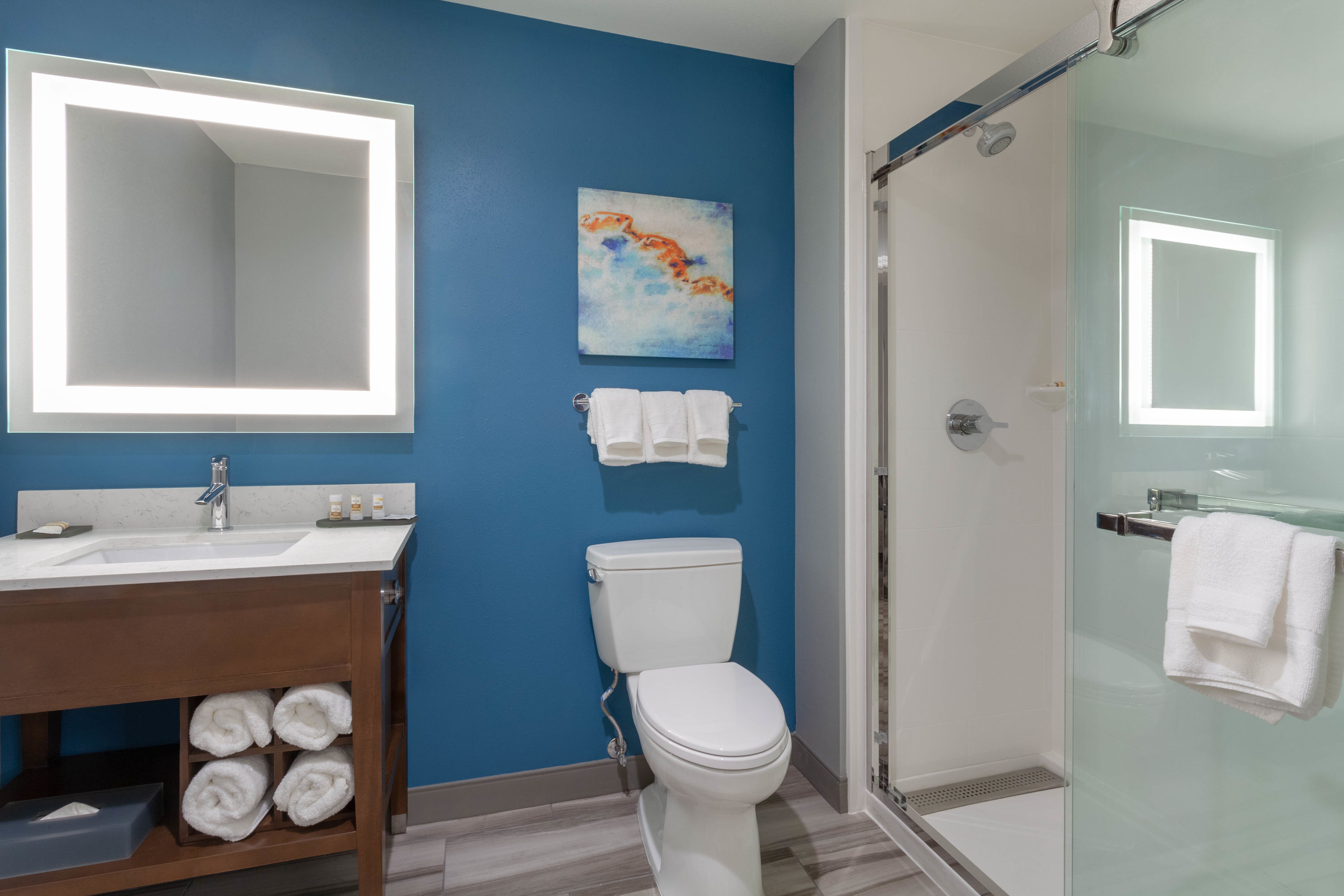 Guest room bath at the La Quinta Inn & Suites by Wyndham Ft. Myers-Sanibel Gateway in Fort Myers, Florida