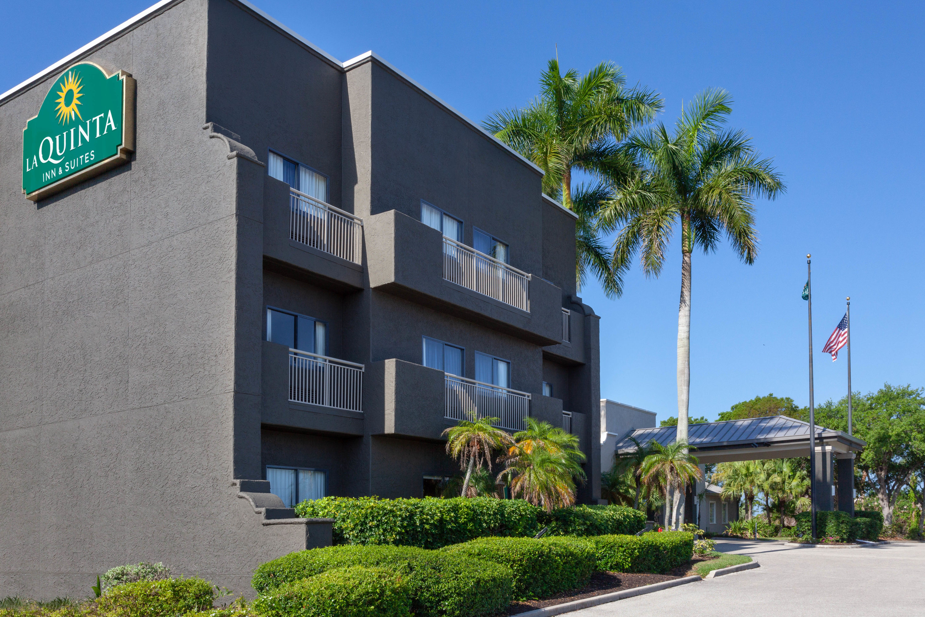 Exterior Day Image of La Quinta Inn & Suites by Wyndham Ft. Myers-Sanibel Gateway hotel in Fort Myers, Florida