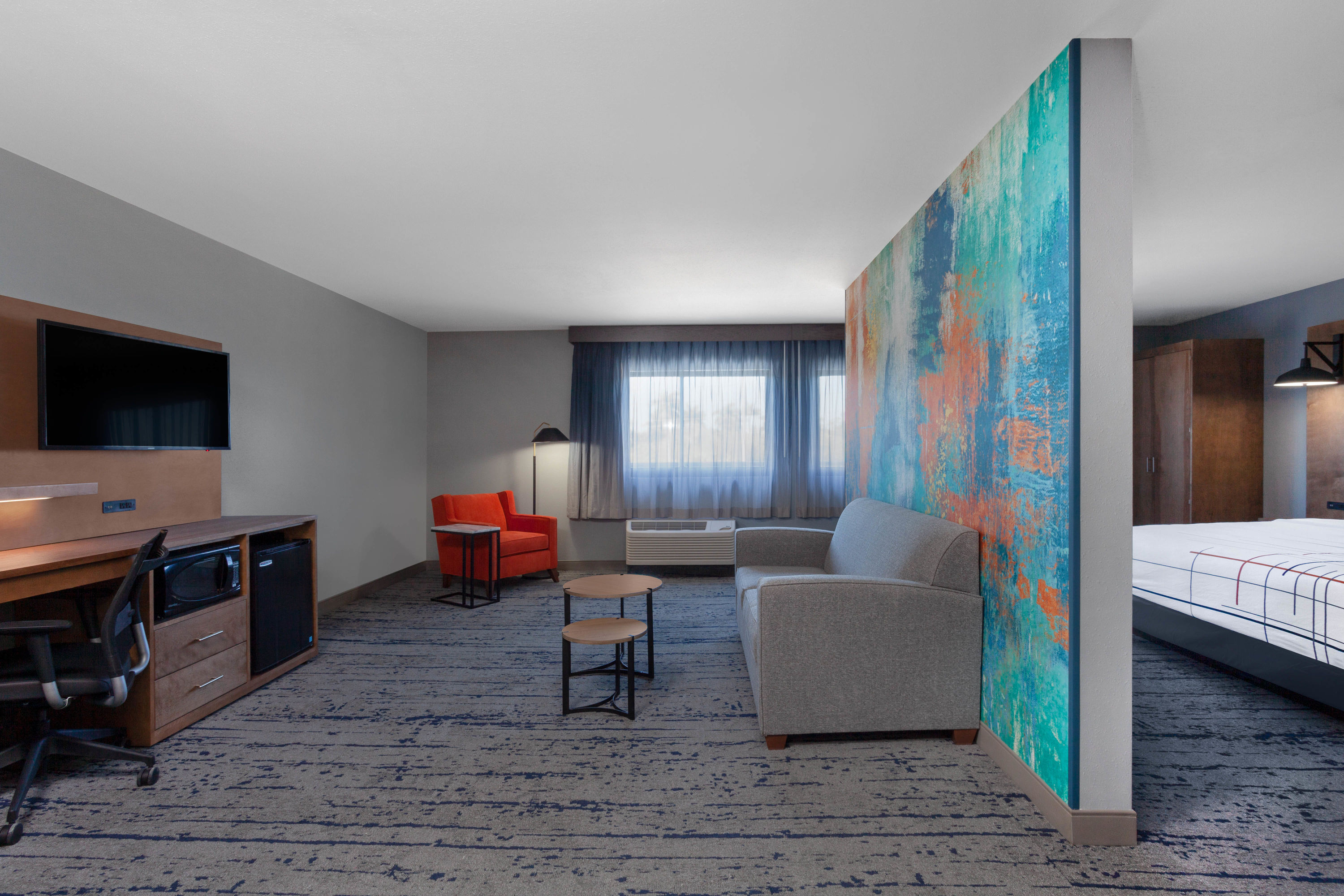 La Quinta Inn & Suites by Wyndham Ft. Myers-Sanibel Gateway suite in Fort Myers, Florida