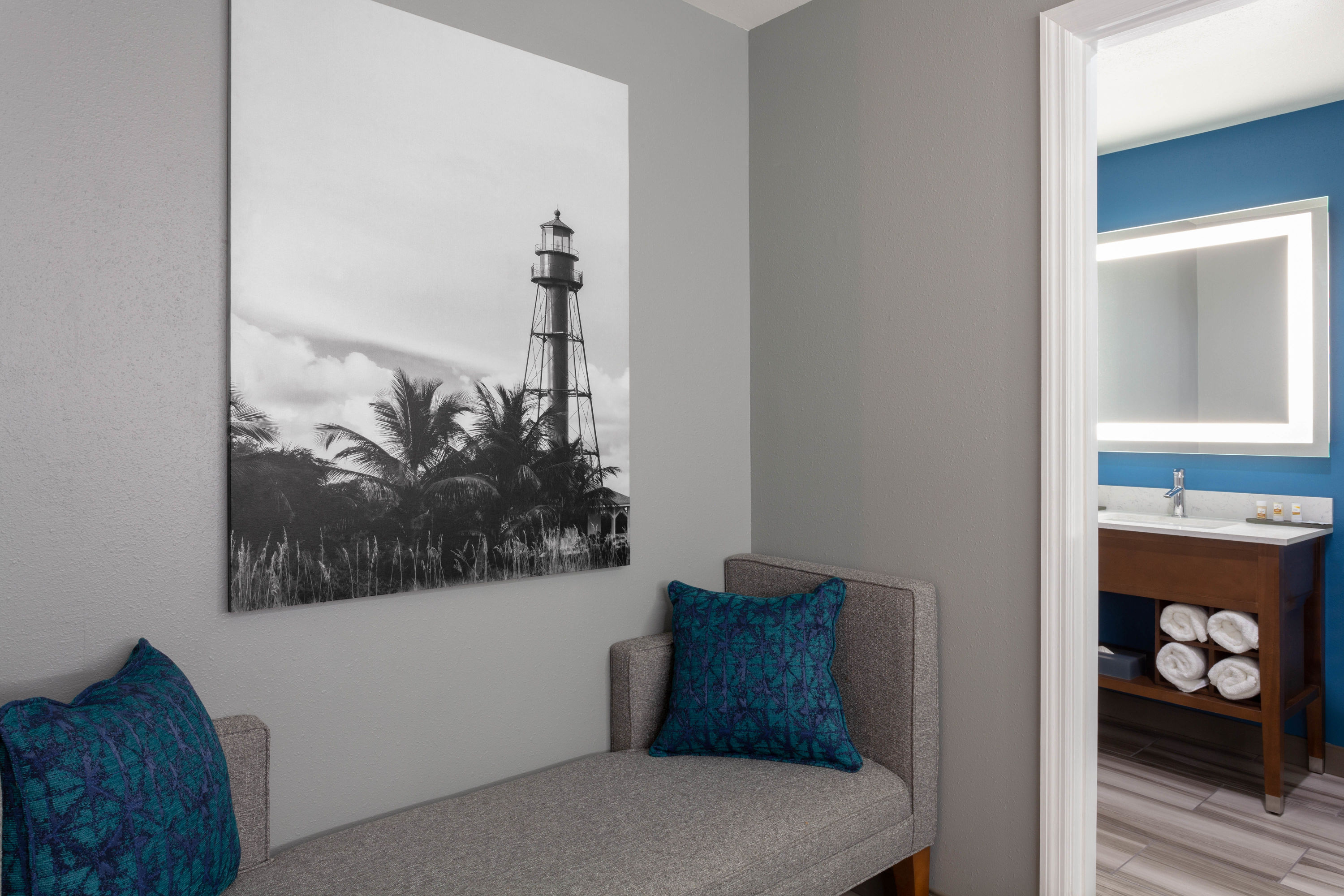 La Quinta Inn & Suites by Wyndham Ft. Myers-Sanibel Gateway suite in Fort Myers, Florida