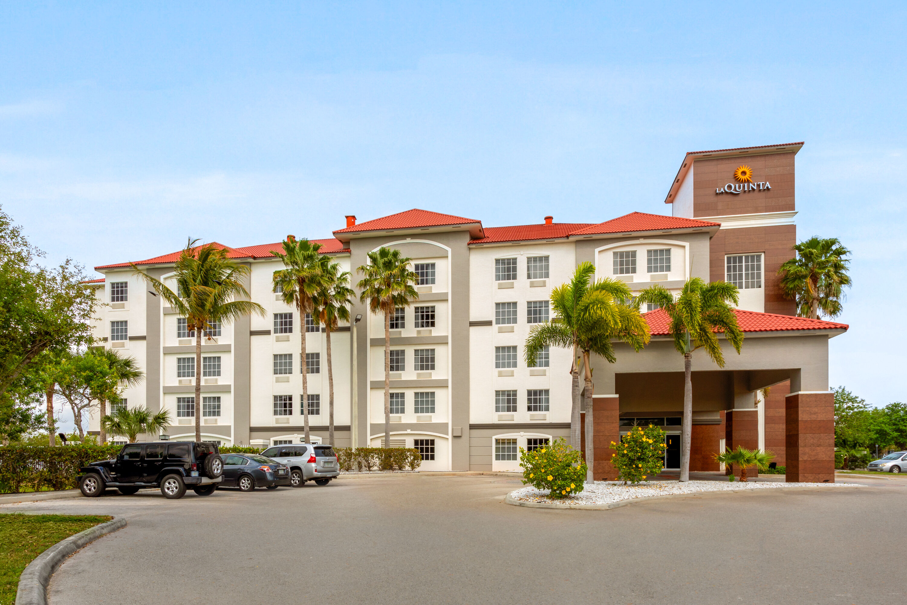 Exterior Day Image of La Quinta Inn & Suites by Wyndham Ft. Pierce hotel in Fort Pierce, Florida