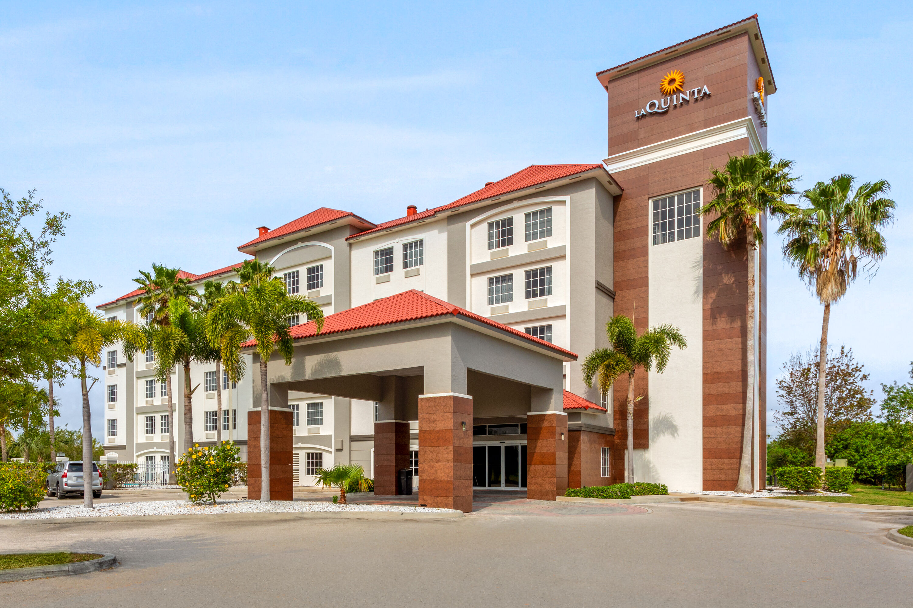 Exterior Day Image of La Quinta Inn & Suites by Wyndham Ft. Pierce hotel in Fort Pierce, Florida