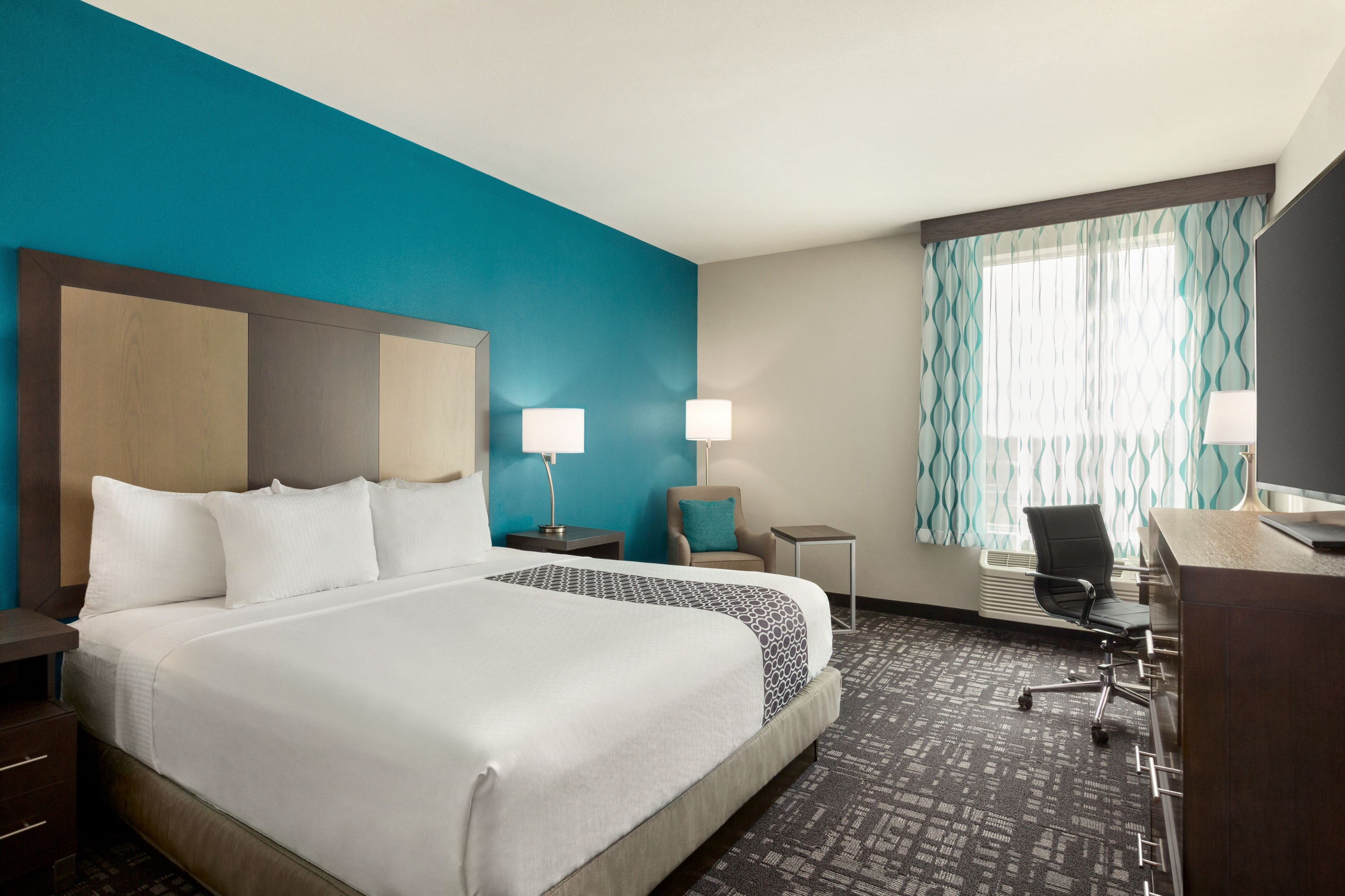 Guest room at the La Quinta by Wyndham Gainesville in Gainesville, Florida