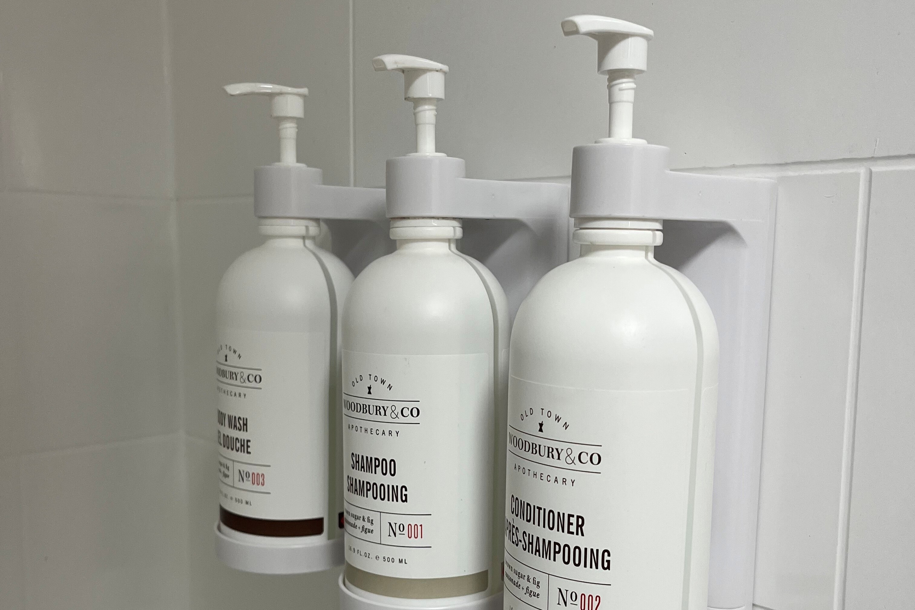 Guest room bath at the La Quinta Inn & Suites by Wyndham Jacksonville Butler Blvd in Jacksonville, Florida