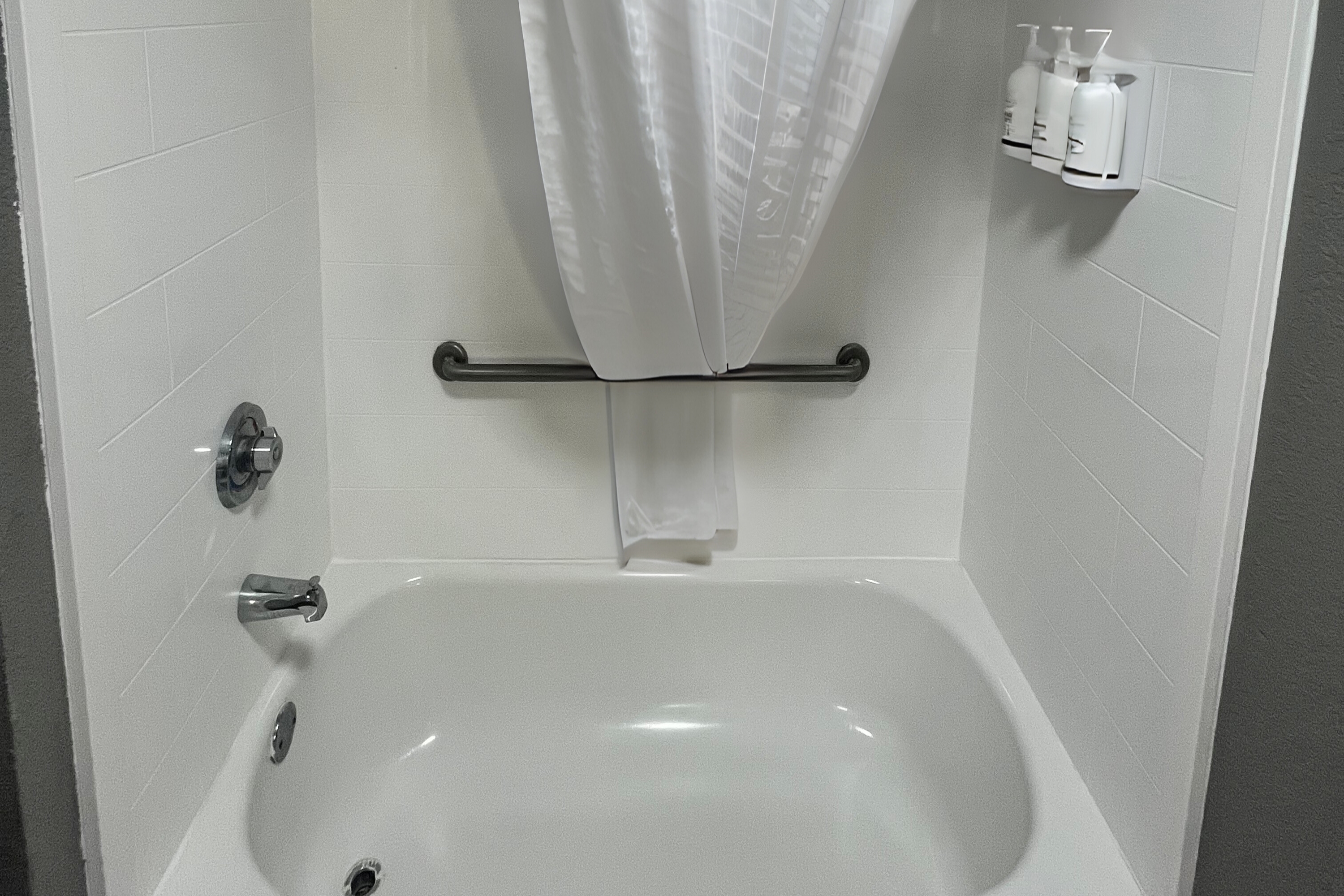 Guest room bath at the La Quinta Inn & Suites by Wyndham Jacksonville Butler Blvd in Jacksonville, Florida