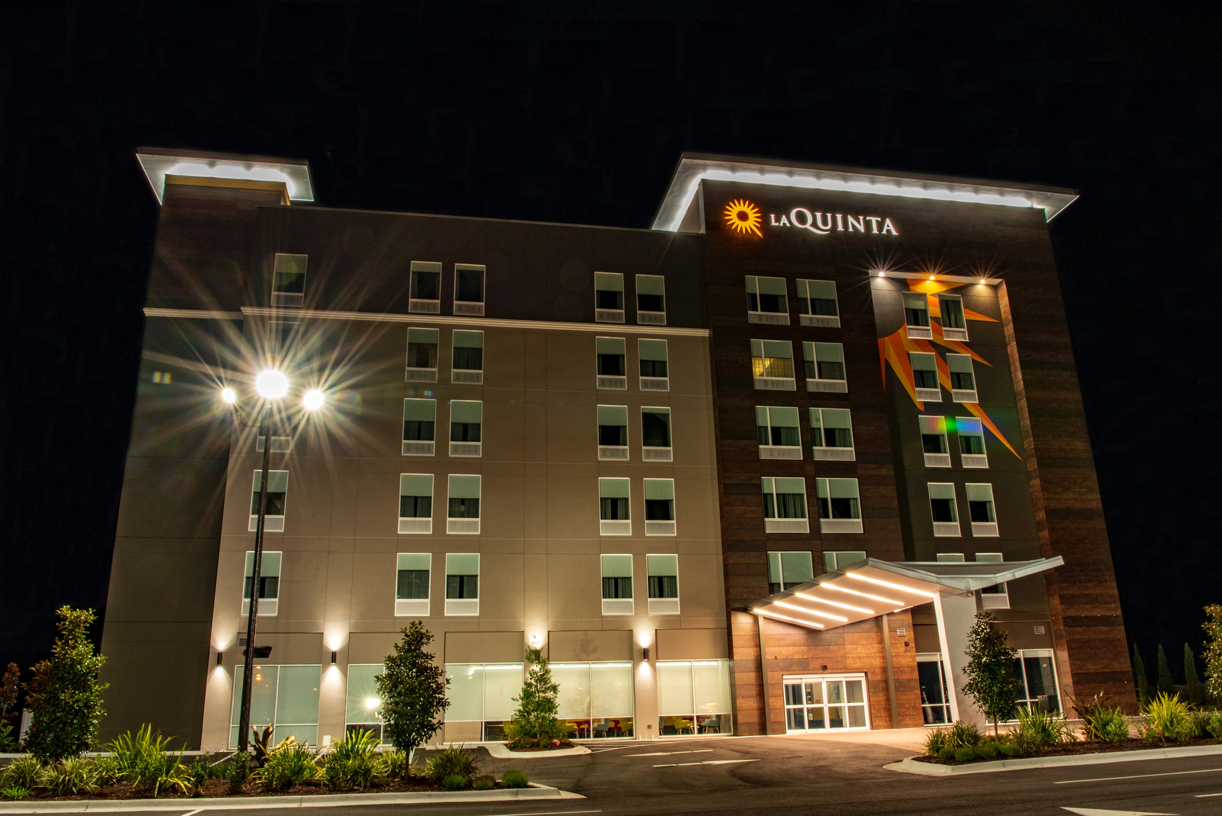 Exterior of La Quinta Inn & Suites by Wyndham Lake City hotel in Lake City, Florida