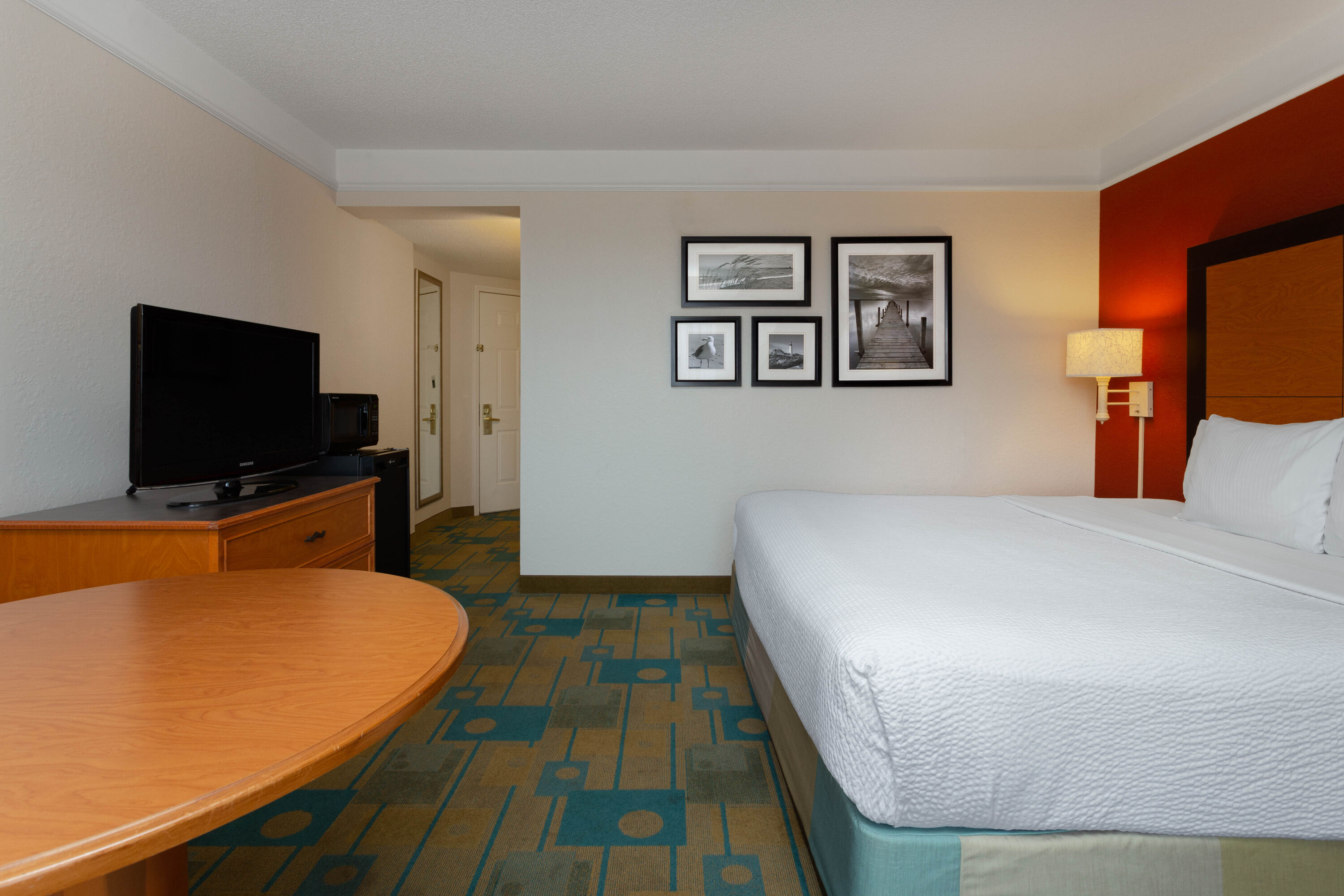 Guest room at the La Quinta Inn & Suites by Wyndham Lakeland West in Lakeland, Florida