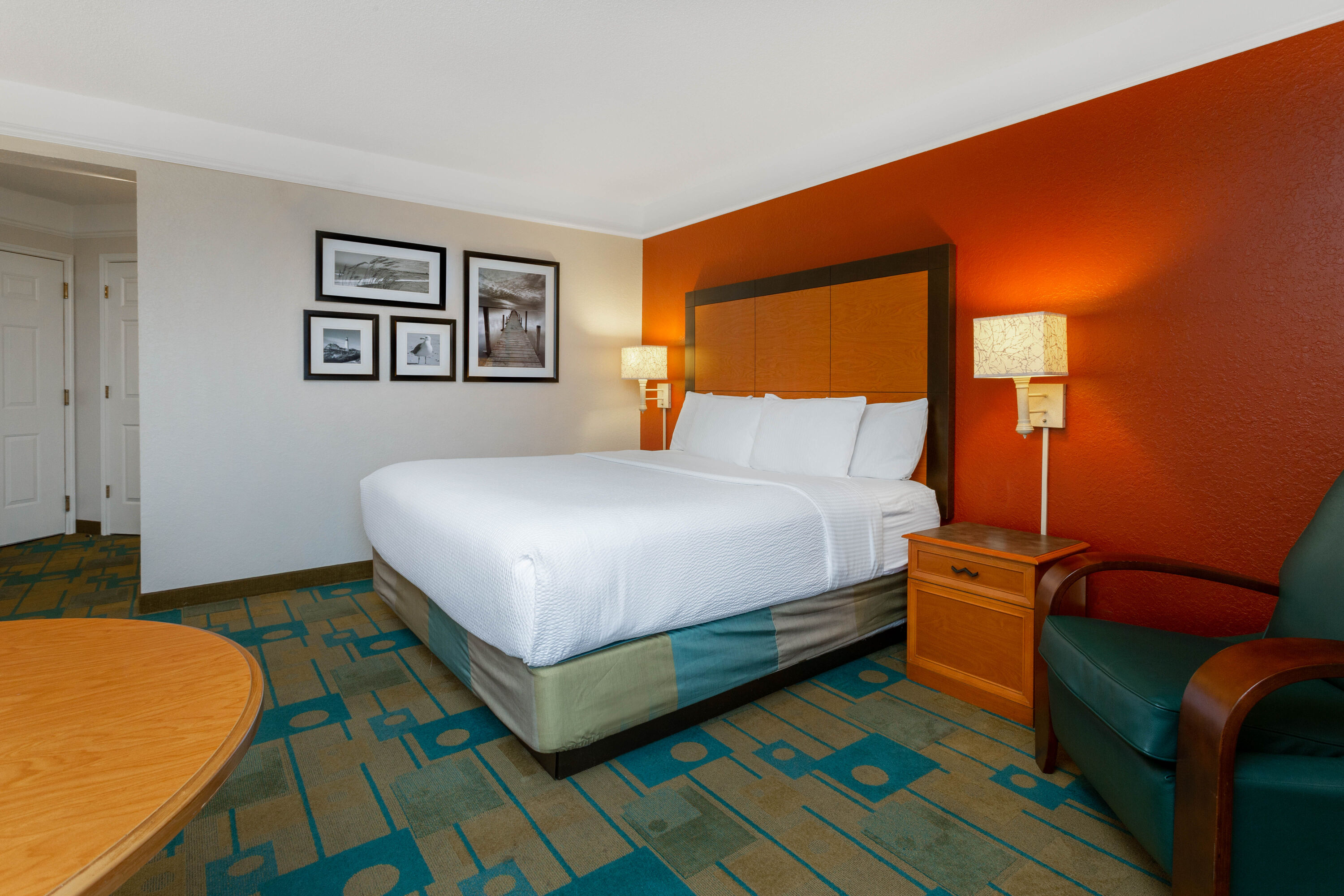 Guest room at the La Quinta Inn & Suites by Wyndham Lakeland West in Lakeland, Florida