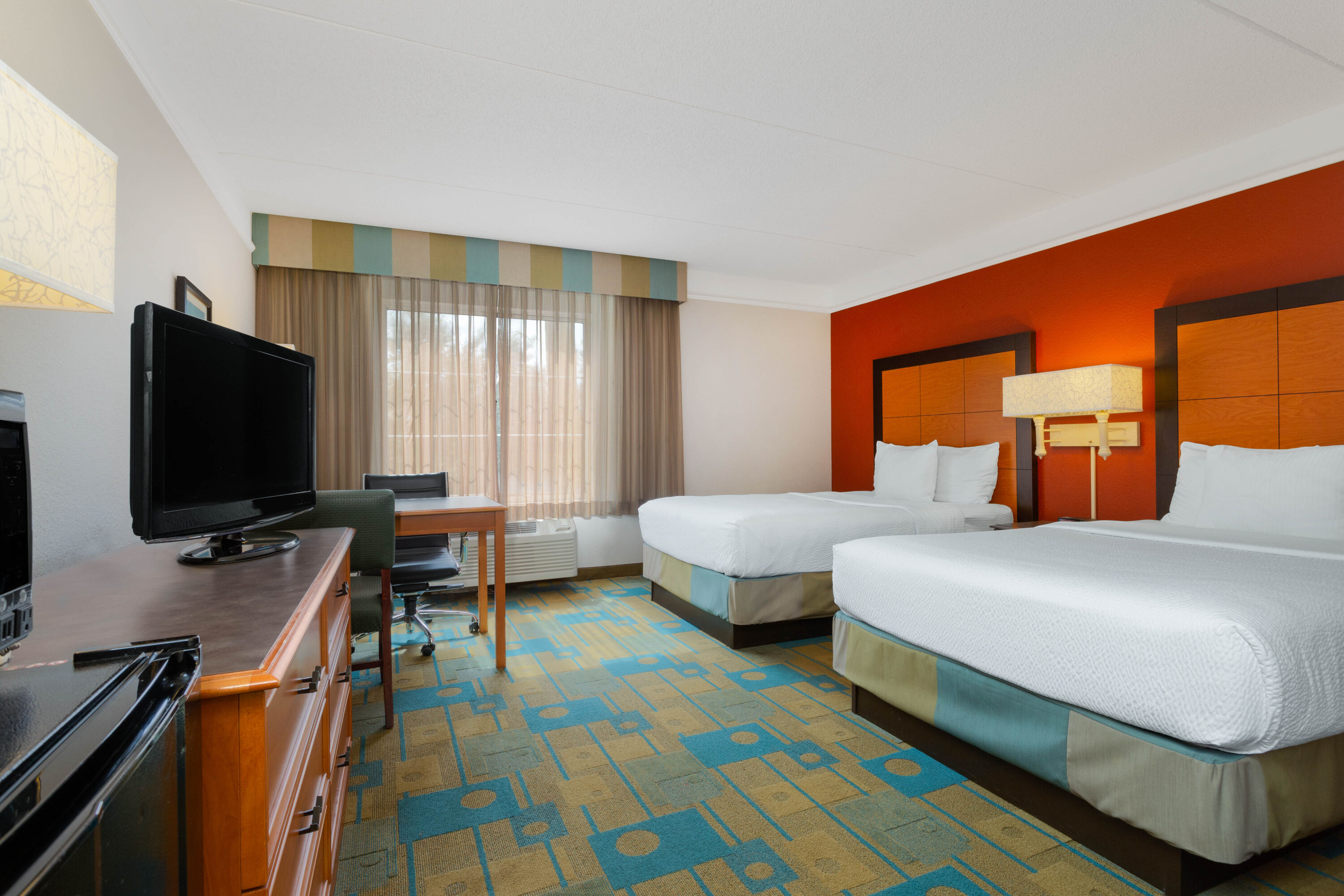 Guest room at the La Quinta Inn & Suites by Wyndham Lakeland West in Lakeland, Florida