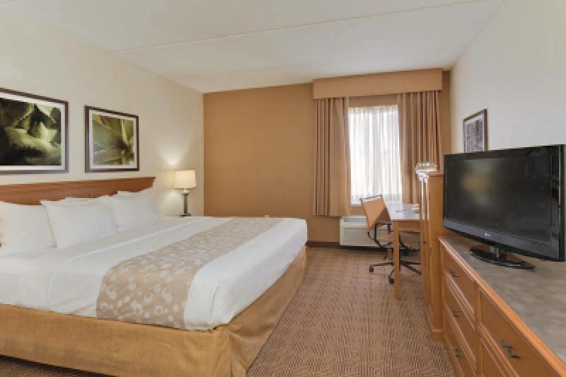 Guest room at the La Quinta Inn & Suites by Wyndham Lakeland East in Lakeland, Florida