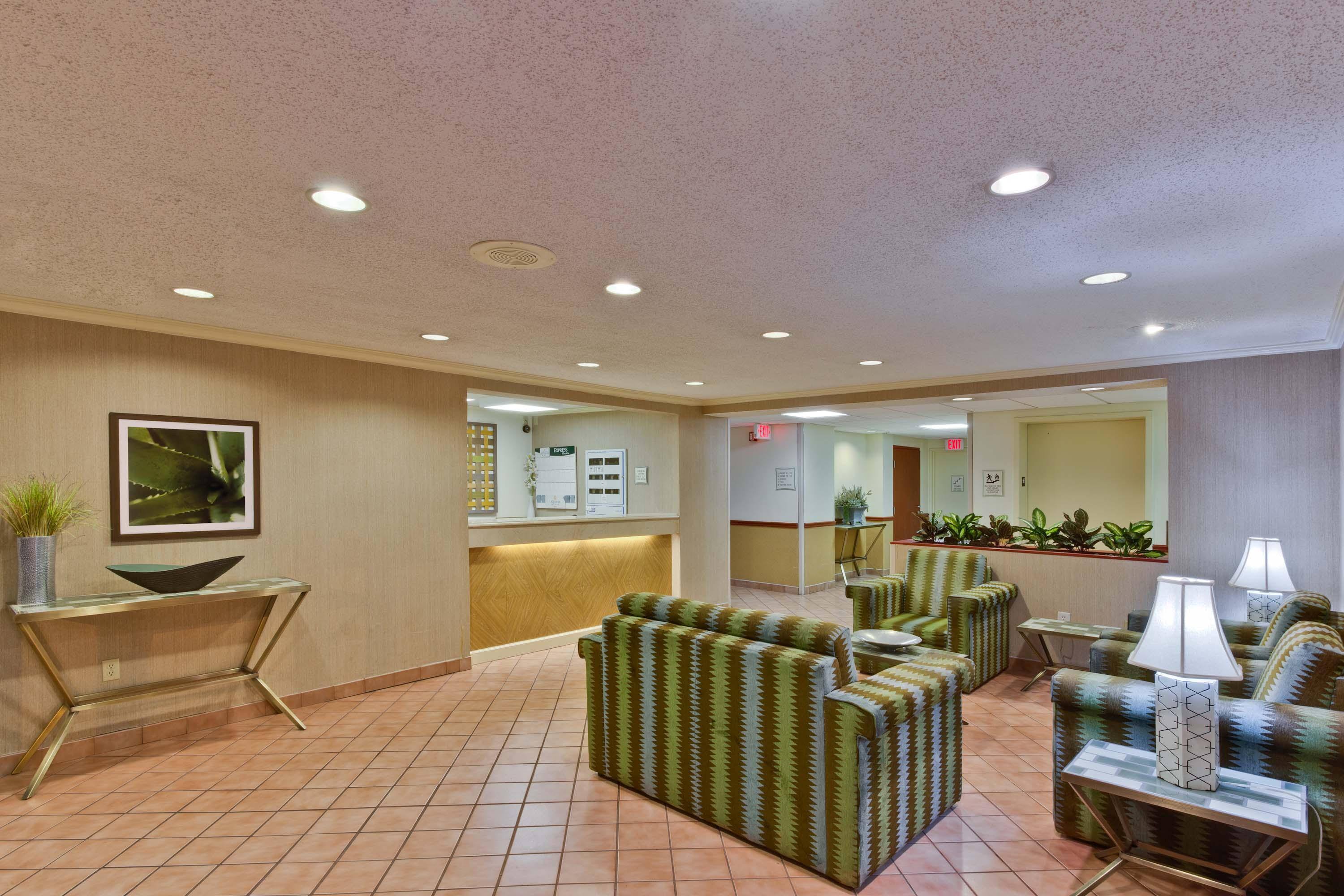 La Quinta Inn amp Suites by Wyndham - 52719 Lobby 2 