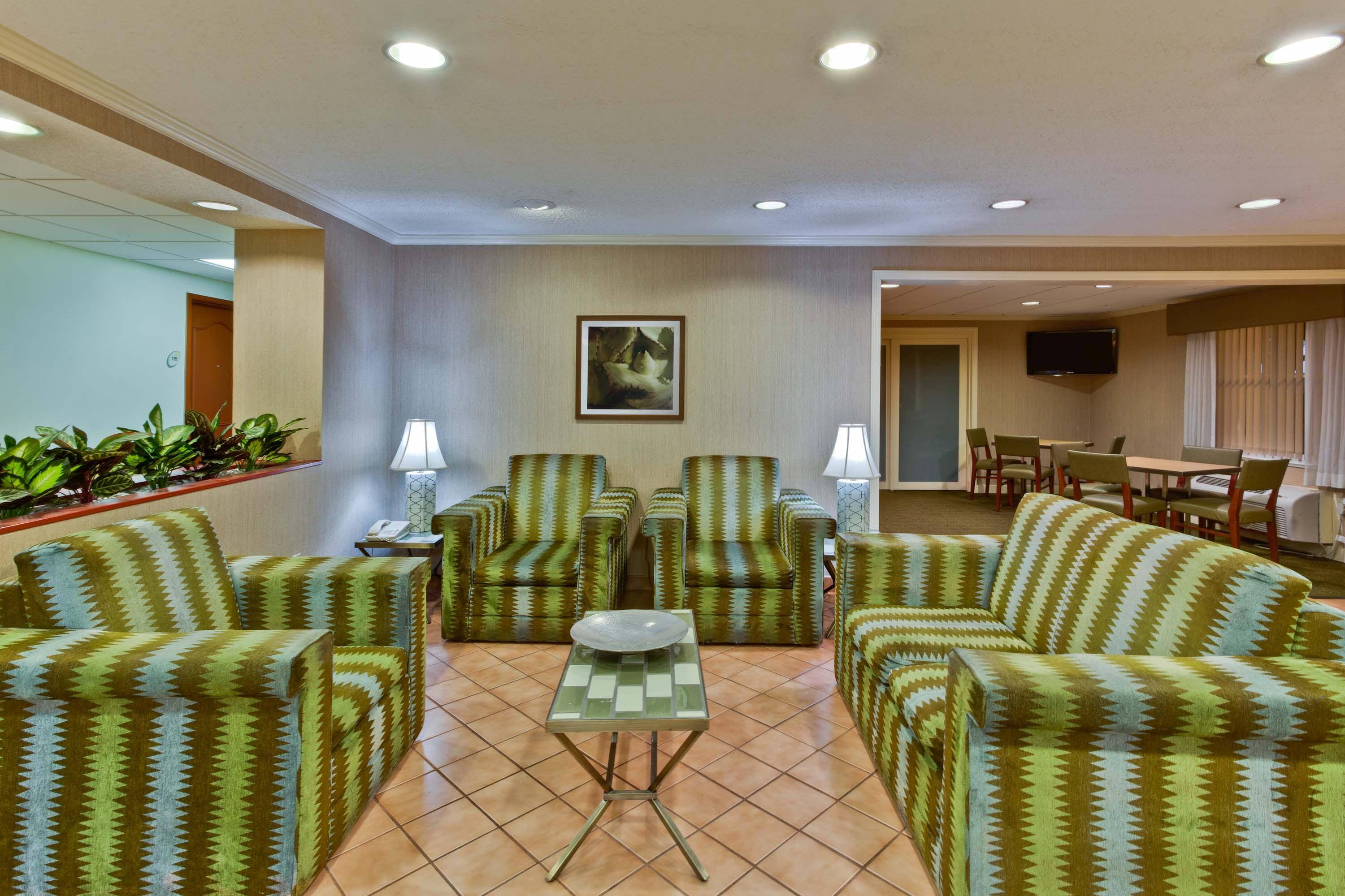 La Quinta Inn amp Suites by Wyndham - 52719 Lobby 3 