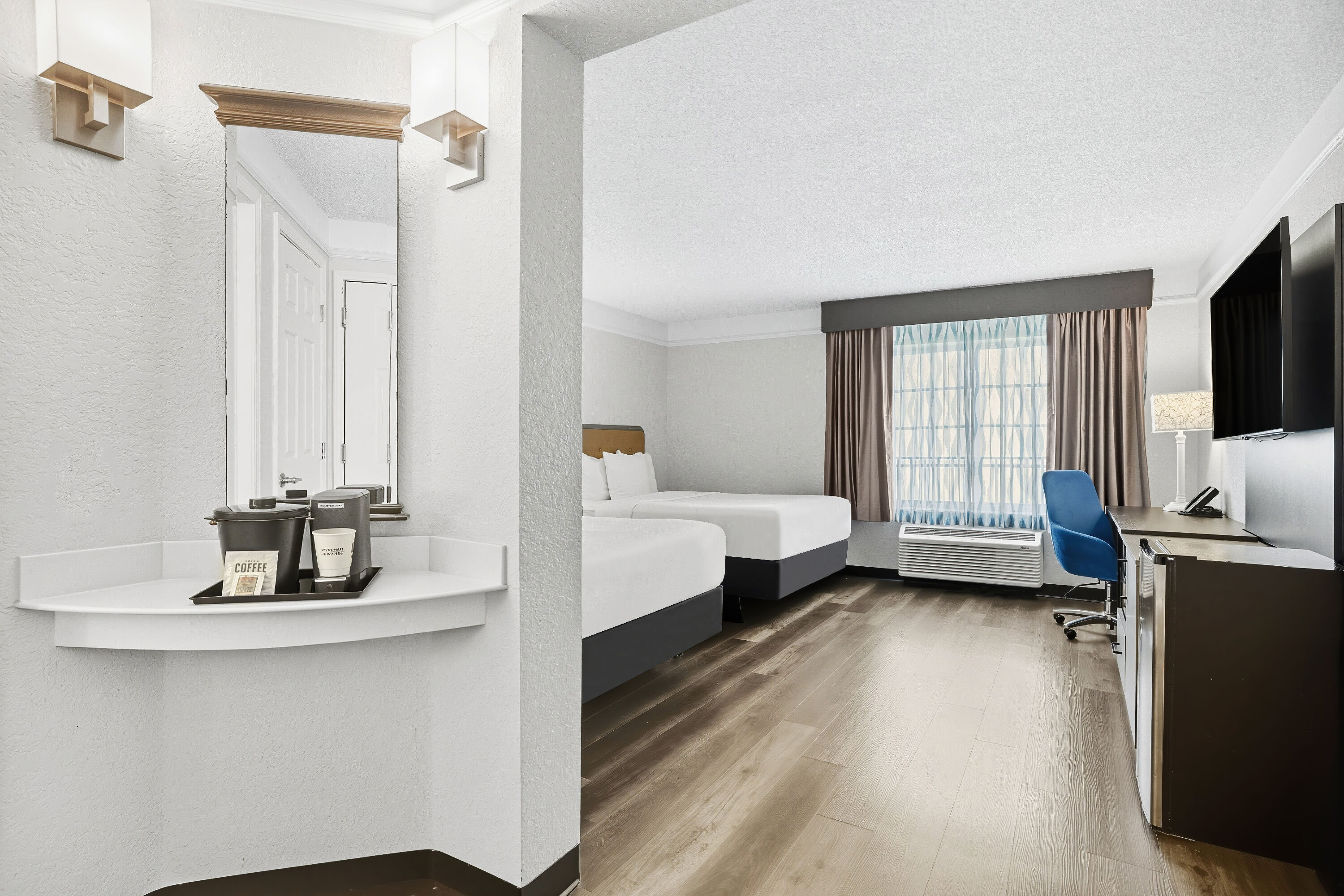 Queen bed guest room at the La Quinta Inn & Suites by Wyndham Miami Airport West in Miami, Florida