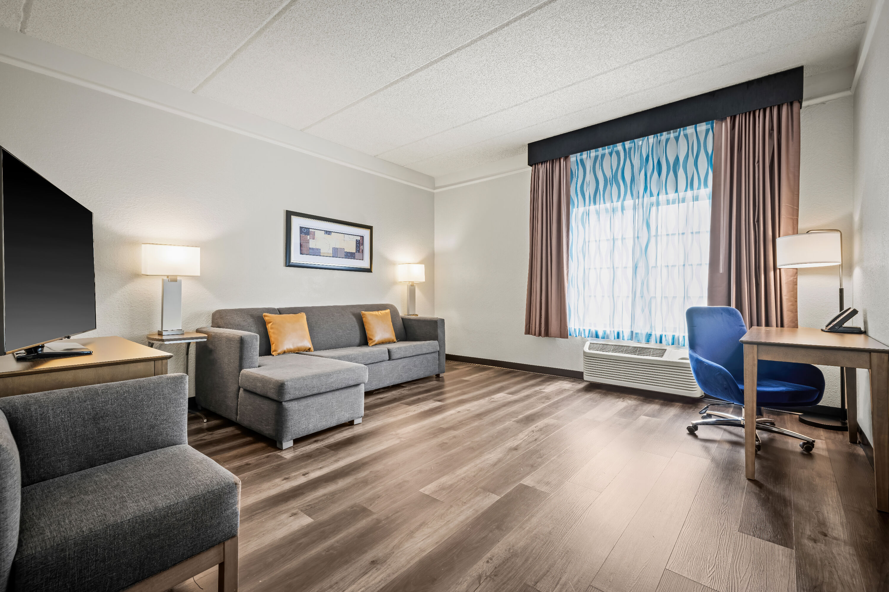 La Quinta Inn & Suites by Wyndham Miami Airport West suite in Miami, Florida